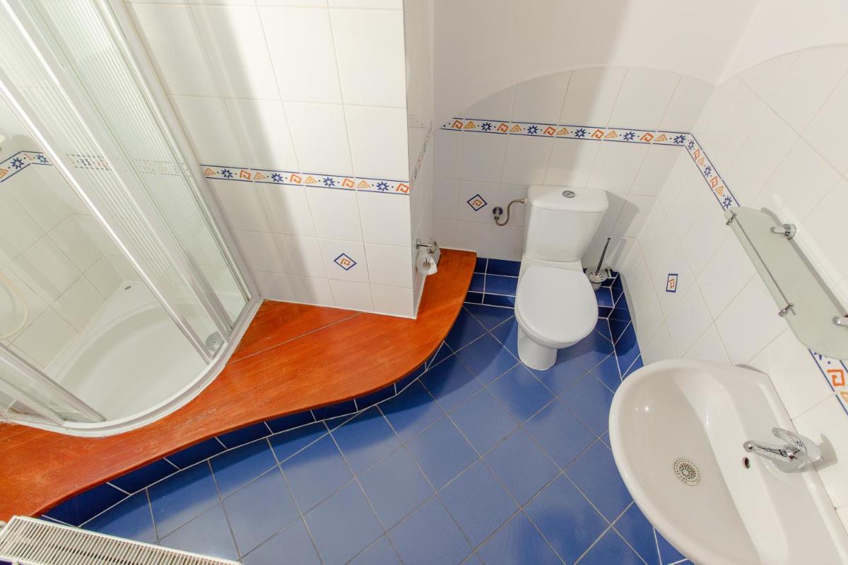 Triple Room with Private Bathroom photo 3