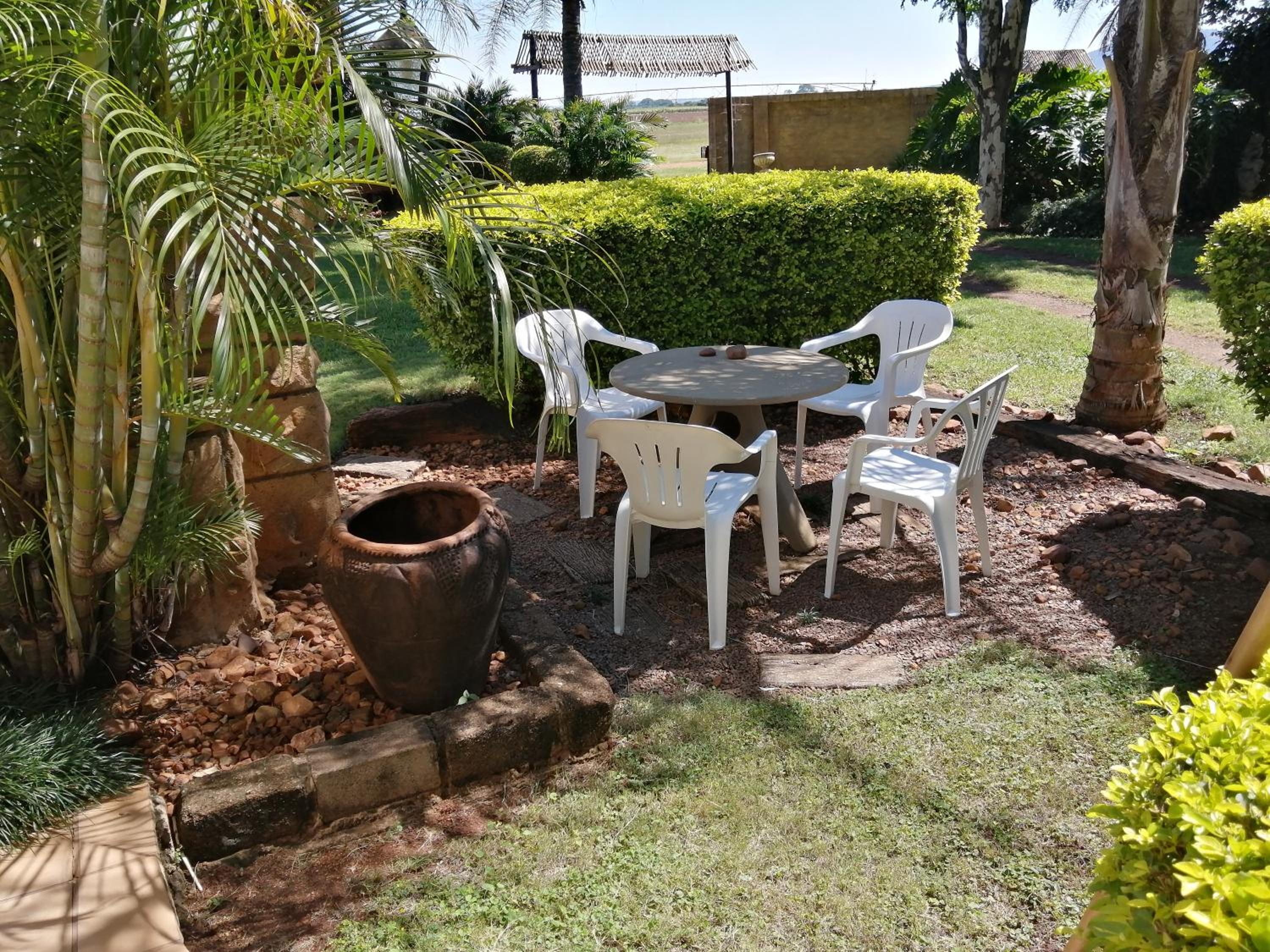 Double Room with Garden View - Photo 3