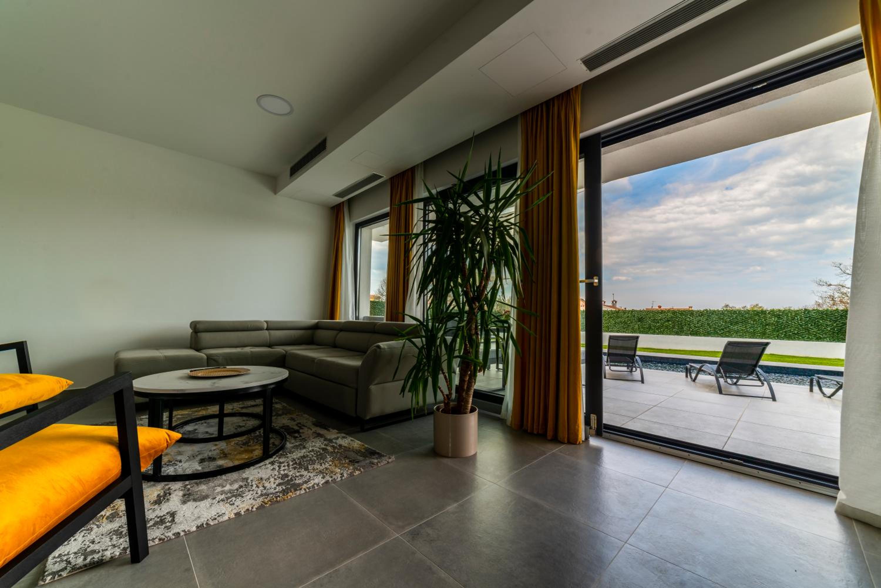 Villa photo 3