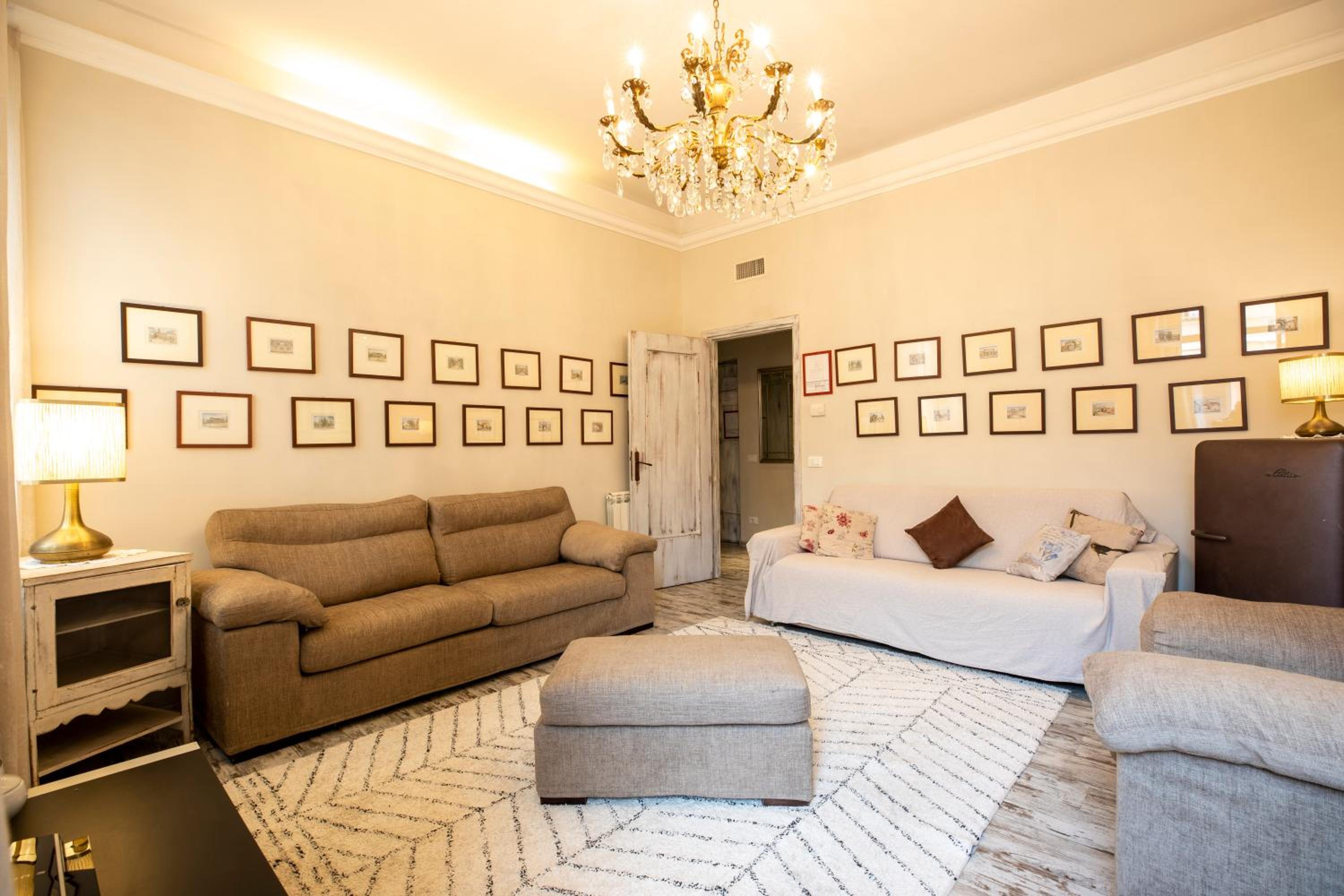 Colosseo Two-Bedroom Apartment with Terrace - Via di San Giovanni in Laterano 60 photo 1