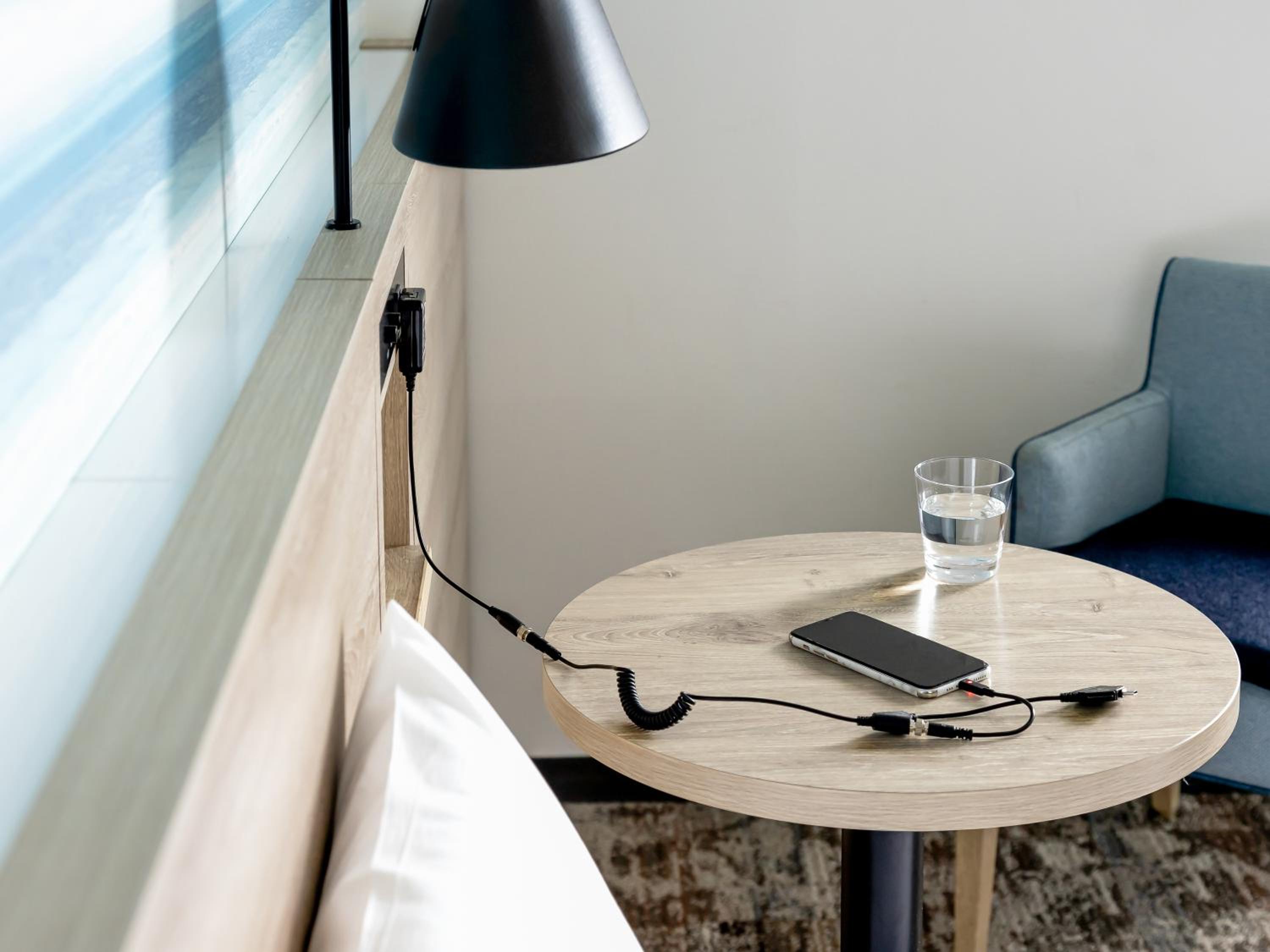 Moderate Queen Room - Non-Smoking - Photo 10