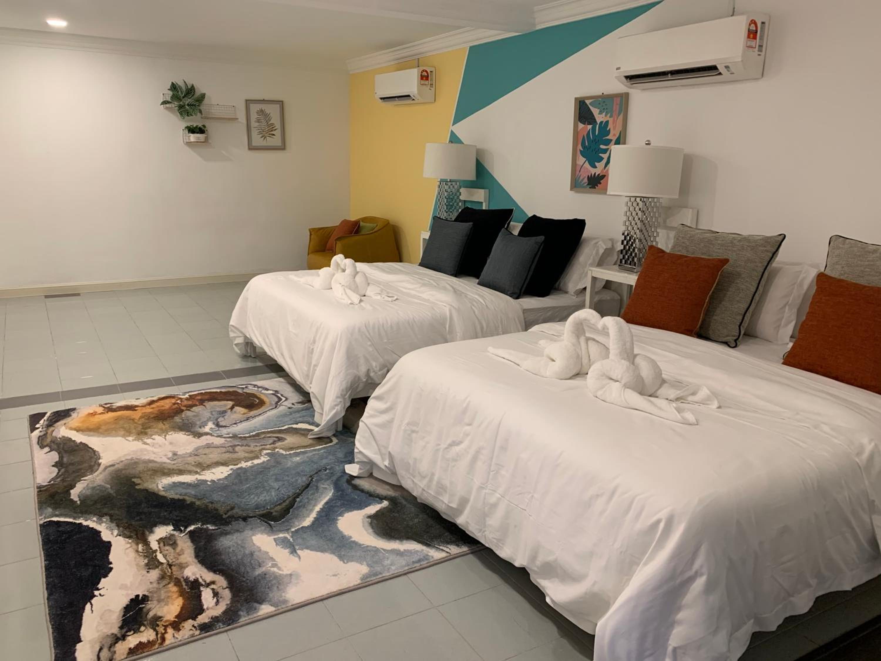 Deluxe Family Room