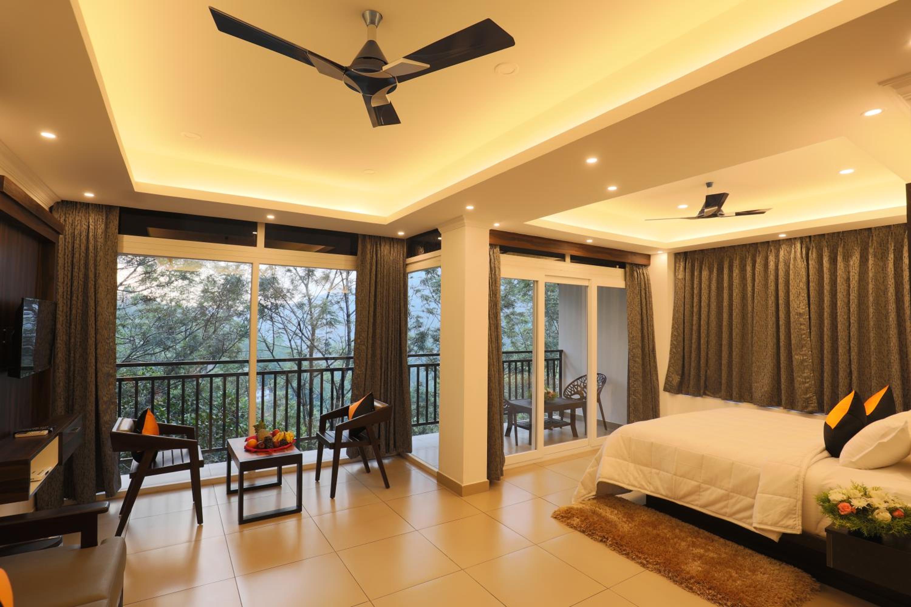Double Room with Balcony - Photo 1