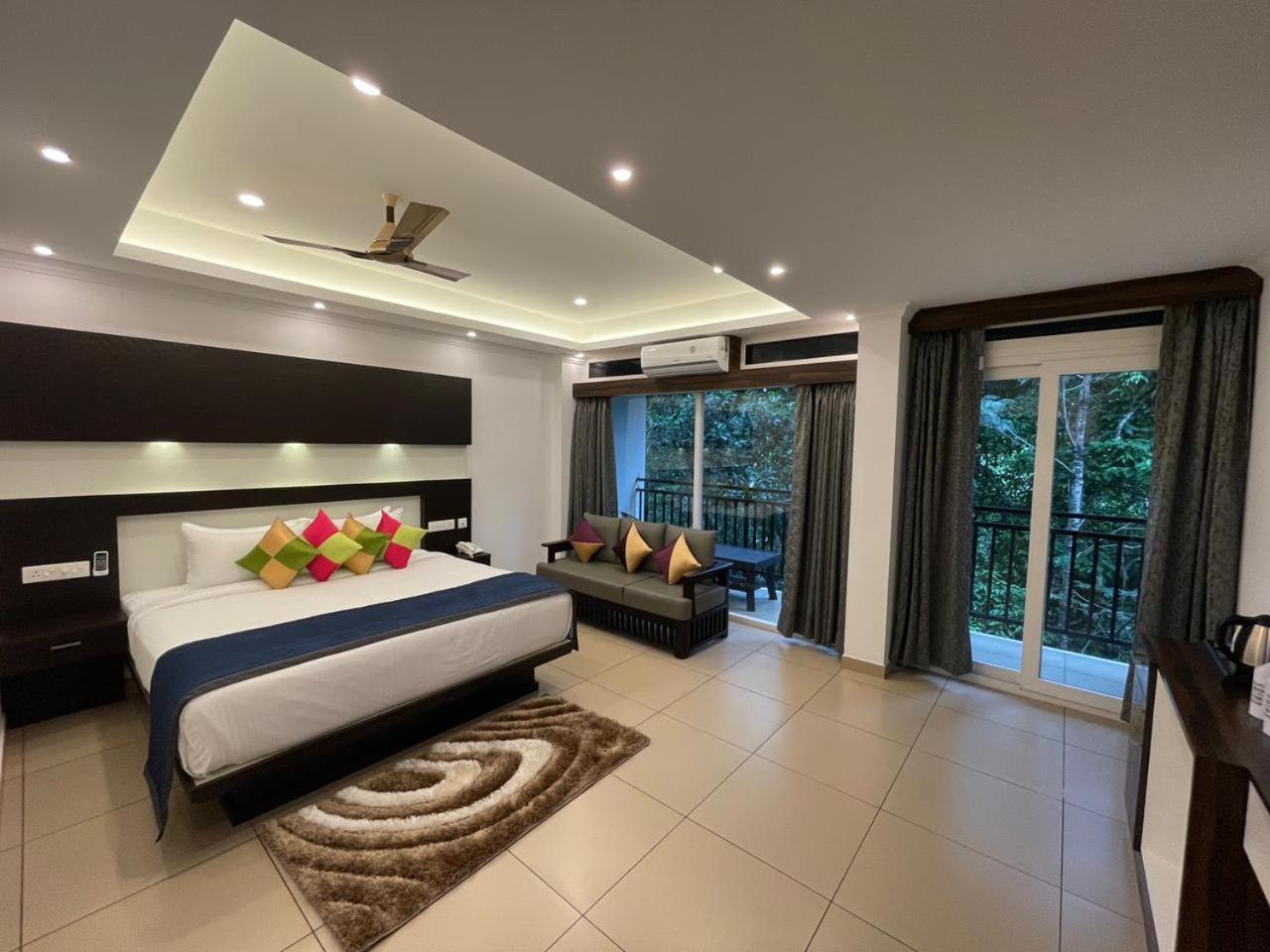 Double Room with Balcony - Photo 19