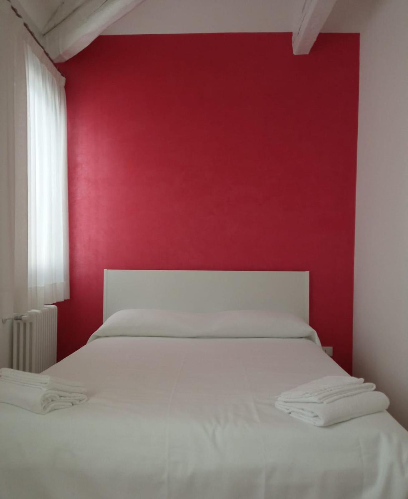 Economy Double Room photo 1