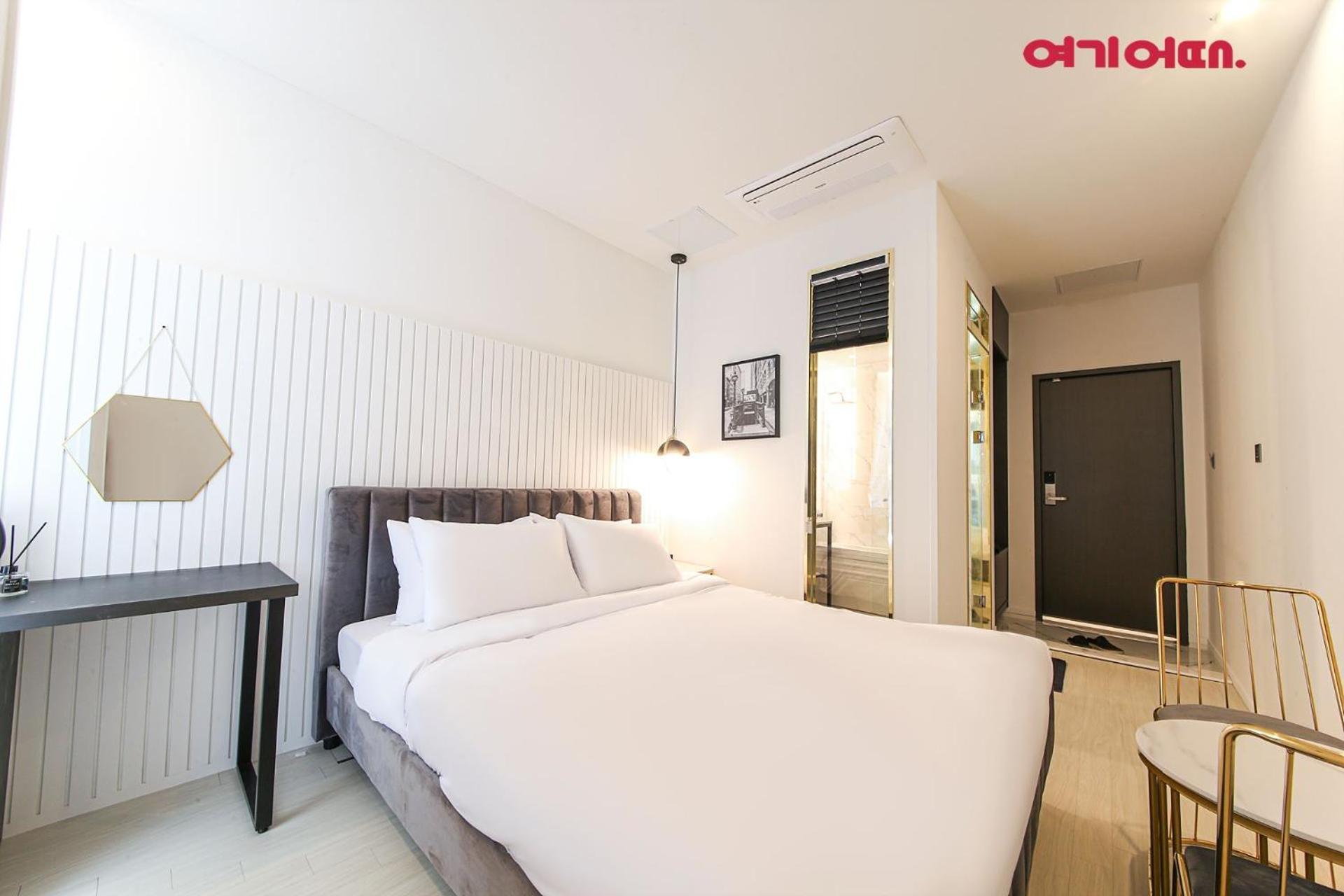 Deluxe Double Room - Photo 9