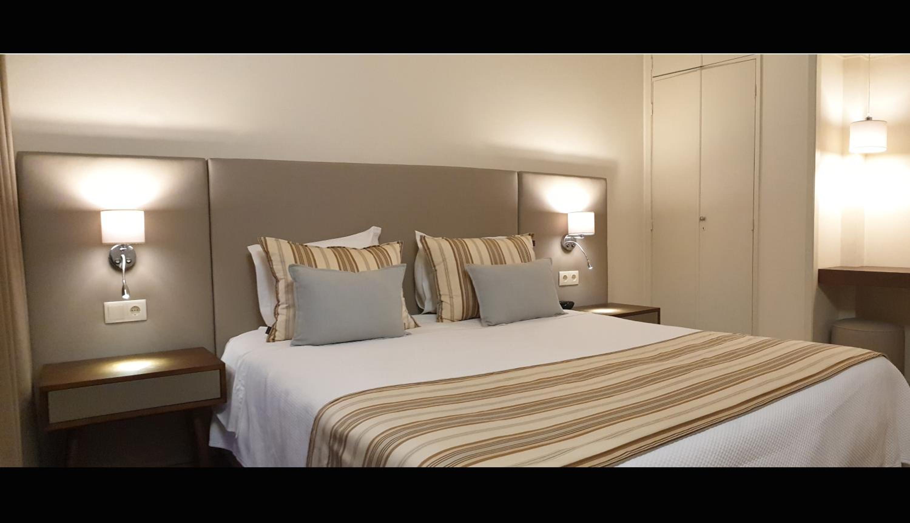 Deluxe Double Room - Photo 11