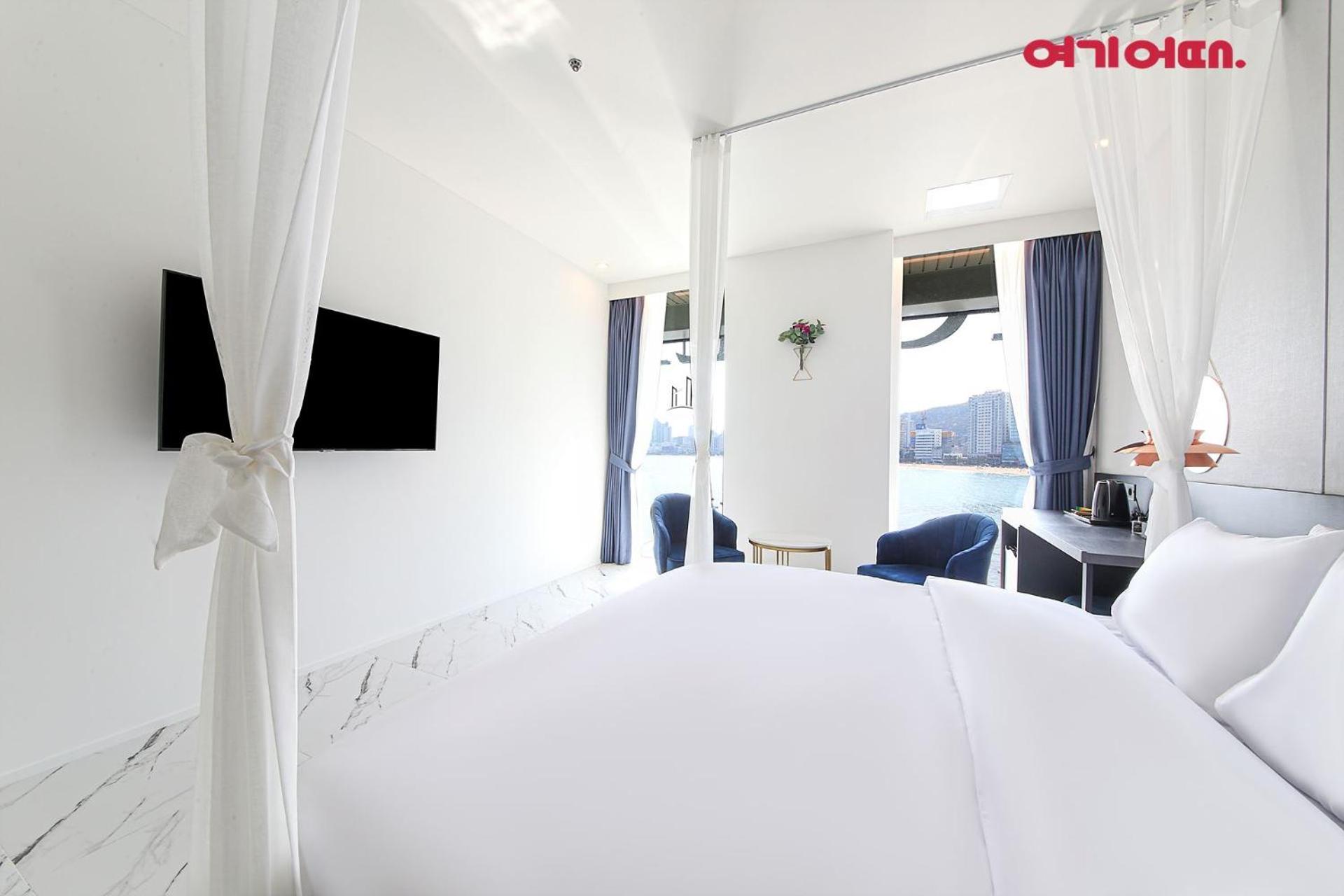 Deluxe Double Room with Sea View - Photo 5