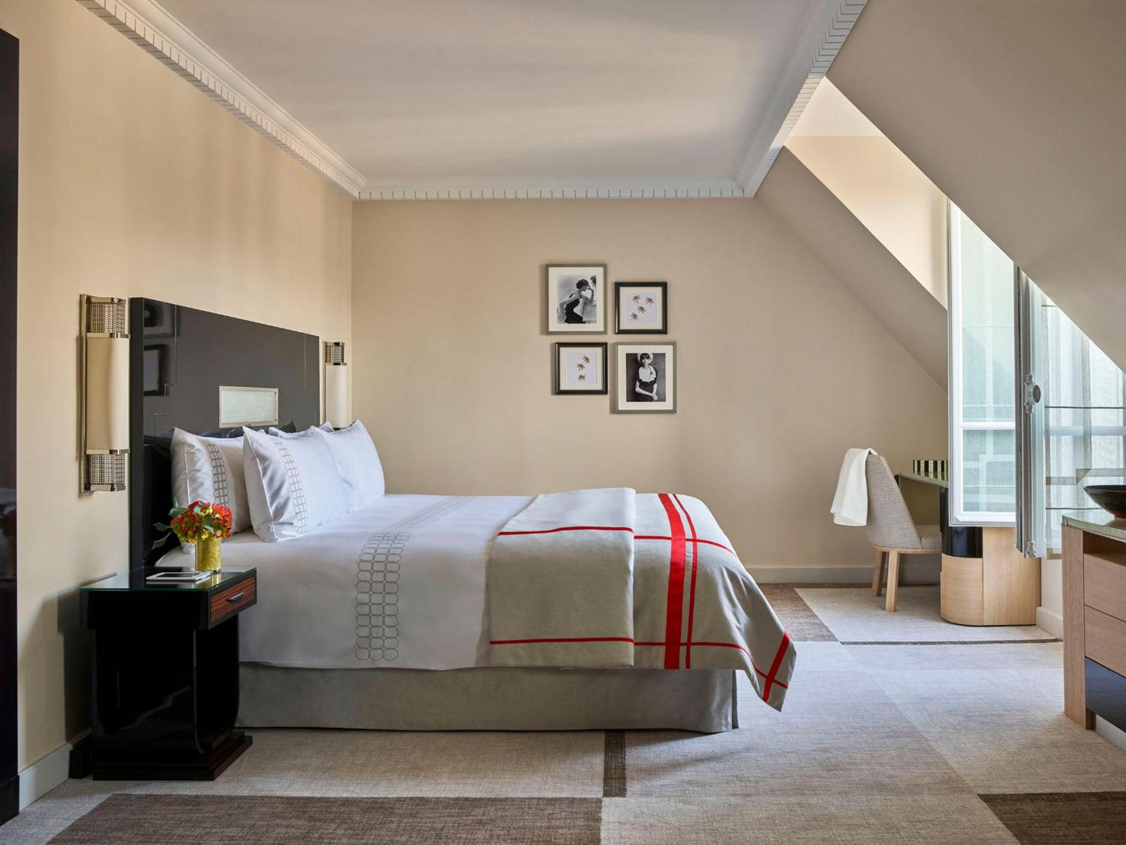 Deluxe Junior Suite photo 3