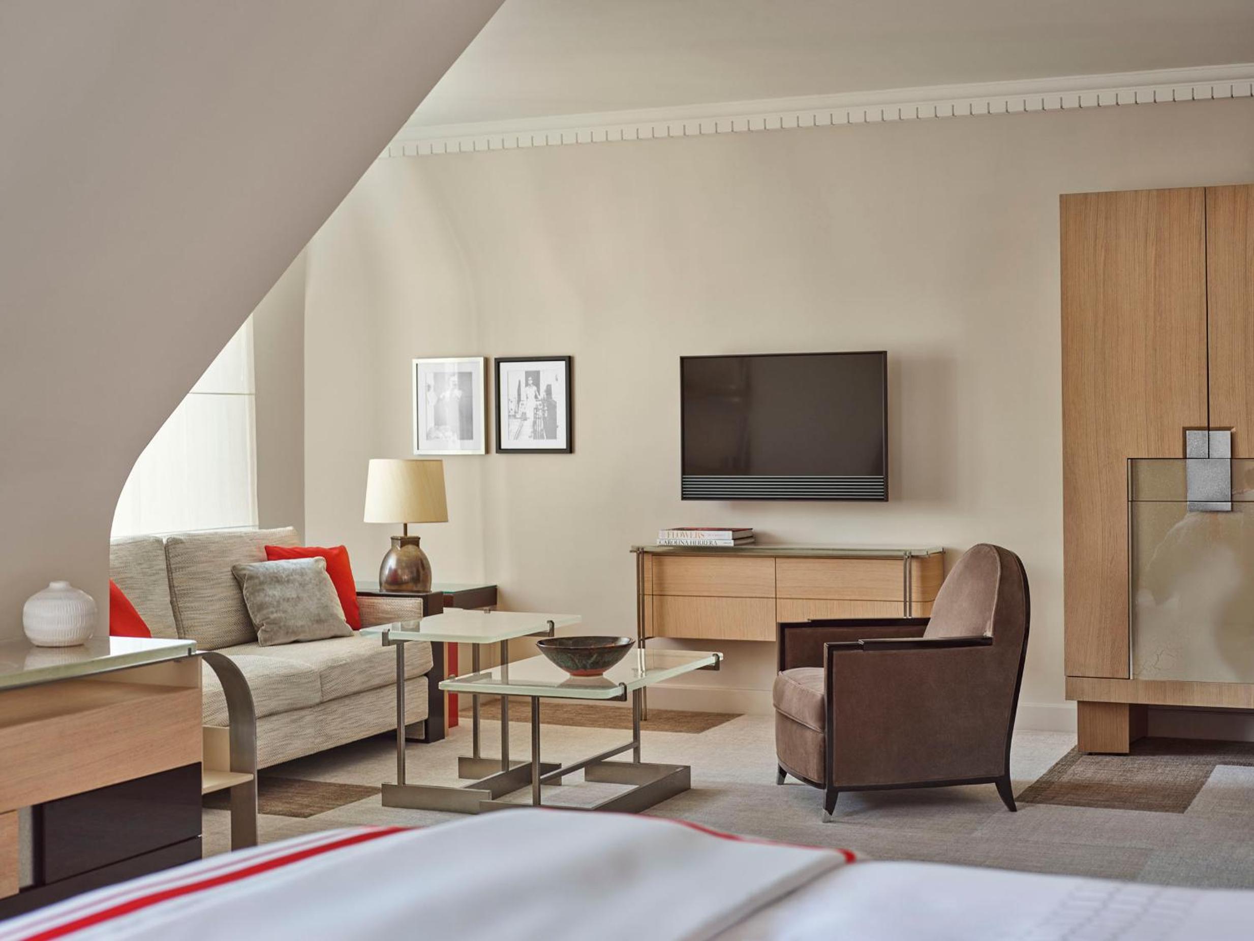 Deluxe Junior Suite photo 2