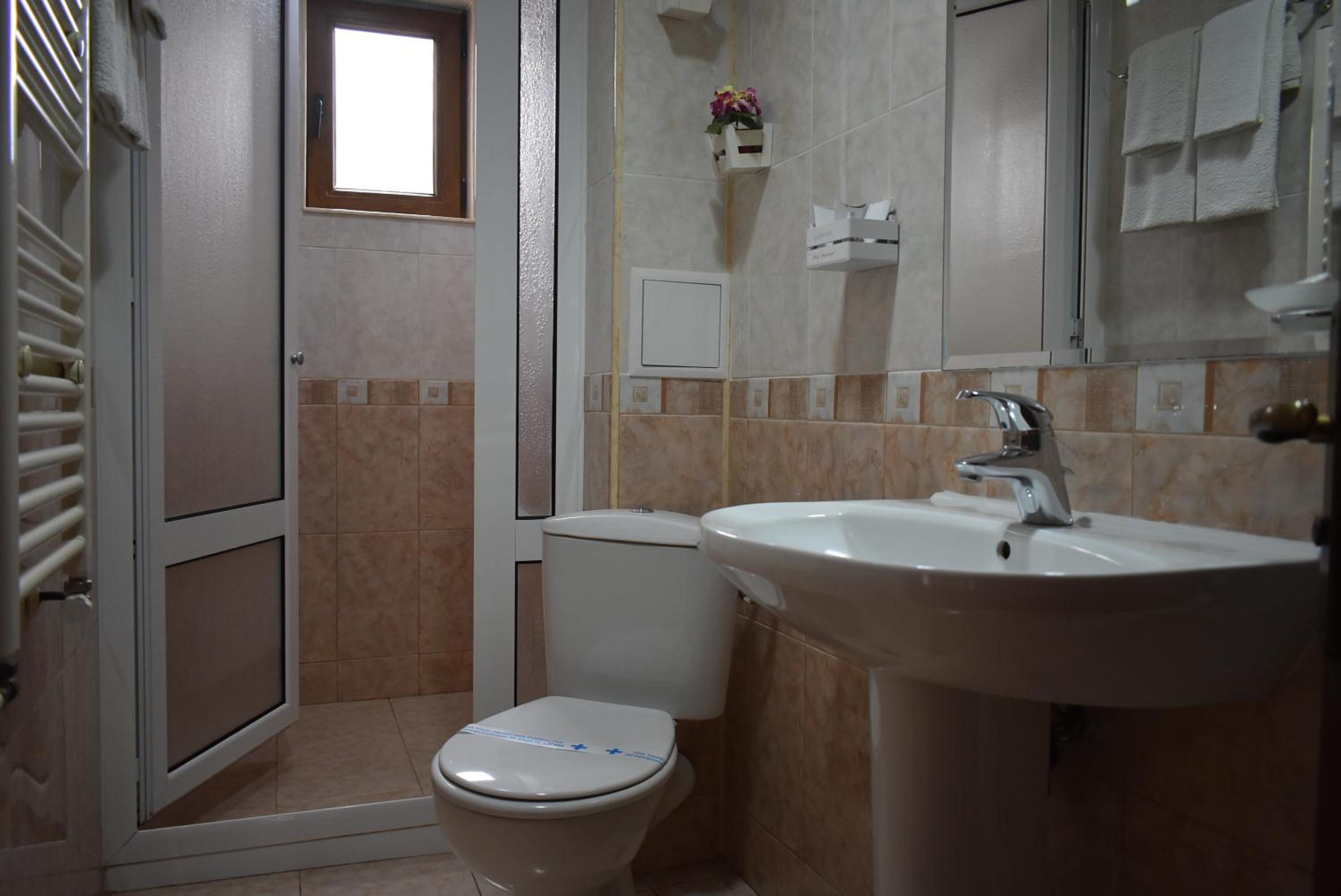Standard Twin Room with Garden View - Photo 5