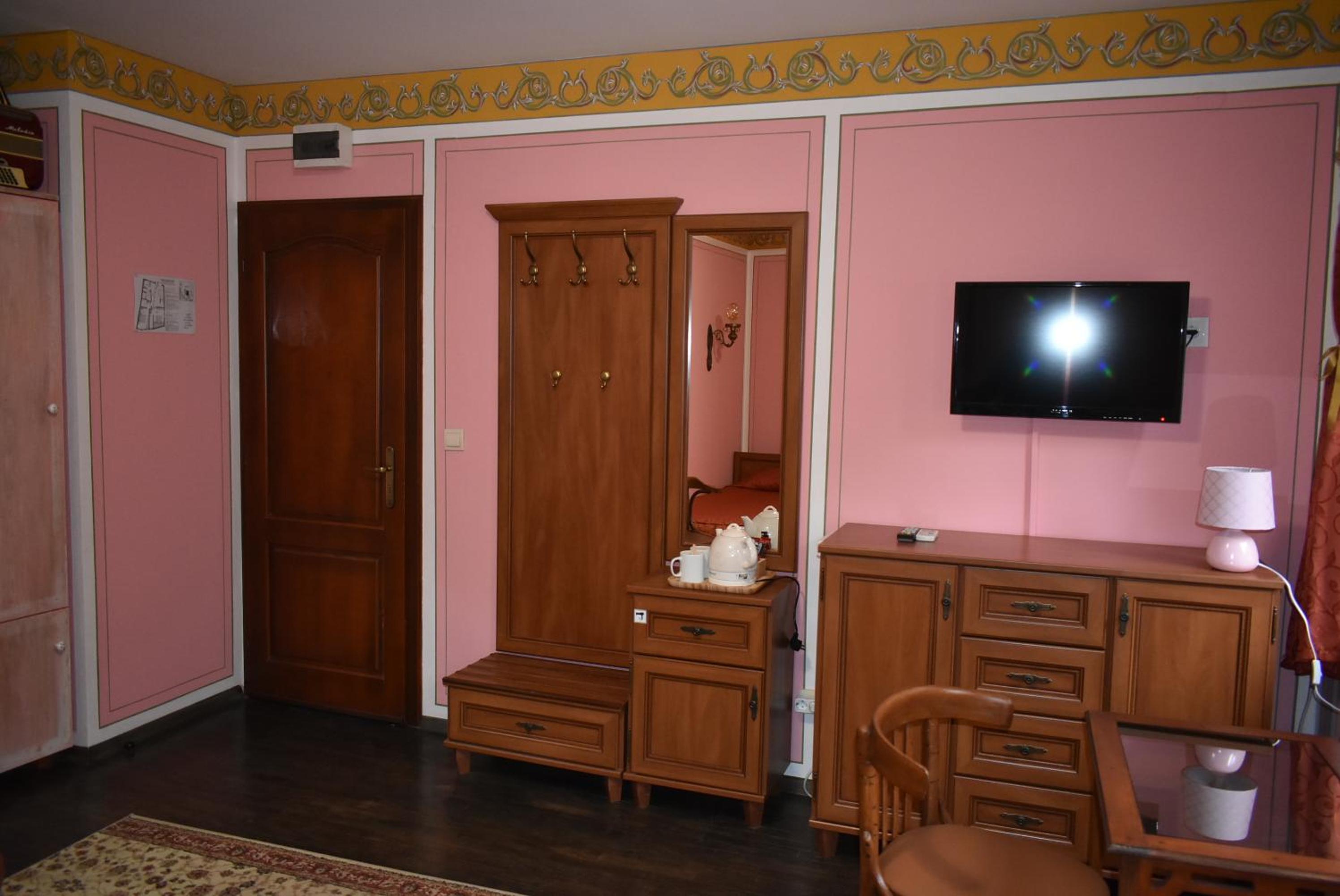 Standard Twin Room with Garden View - Photo 4