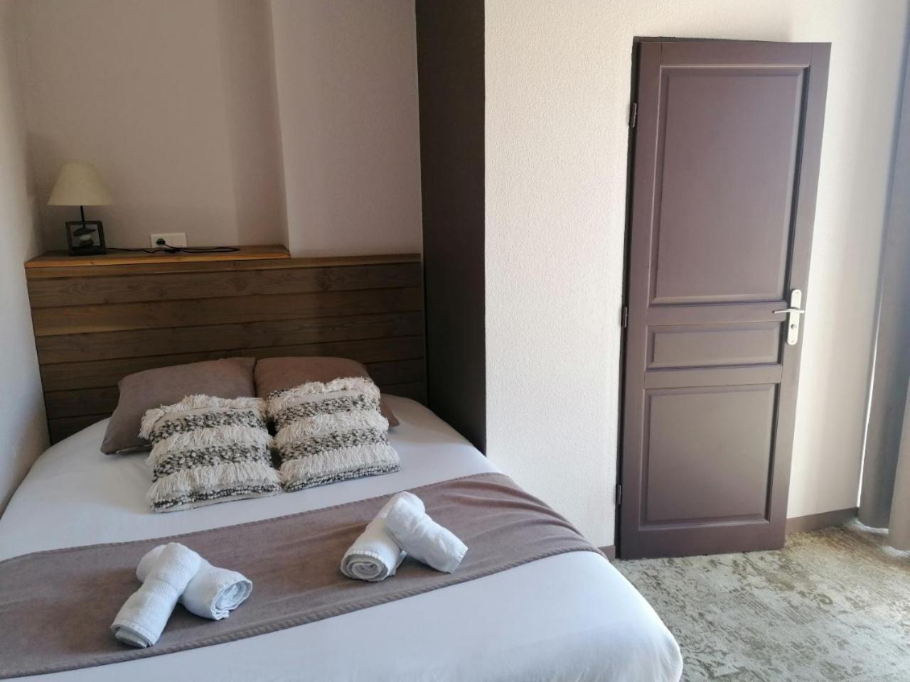Small Double Room - Photo 1