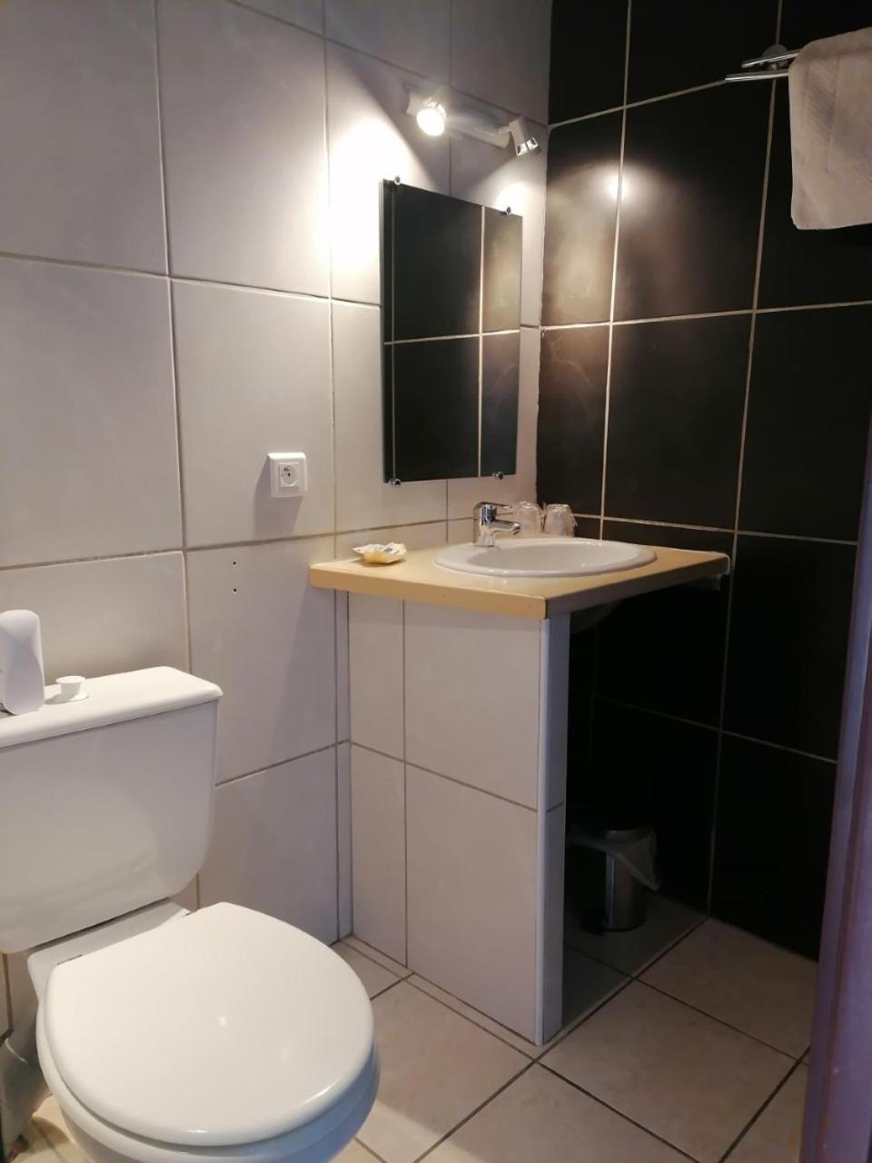 Small Double Room - Photo 2