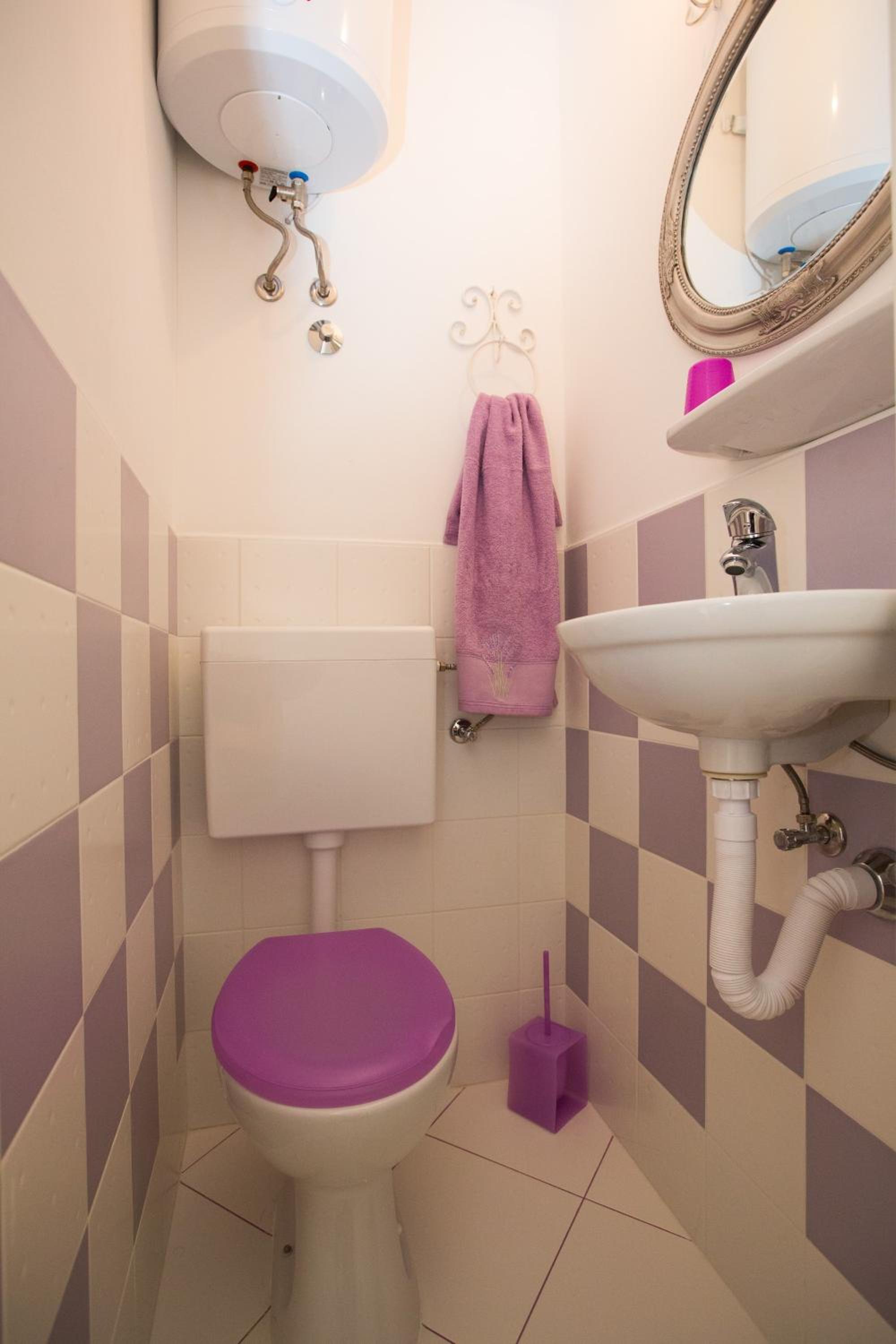 Double Room with Shared Bathroom photo 2