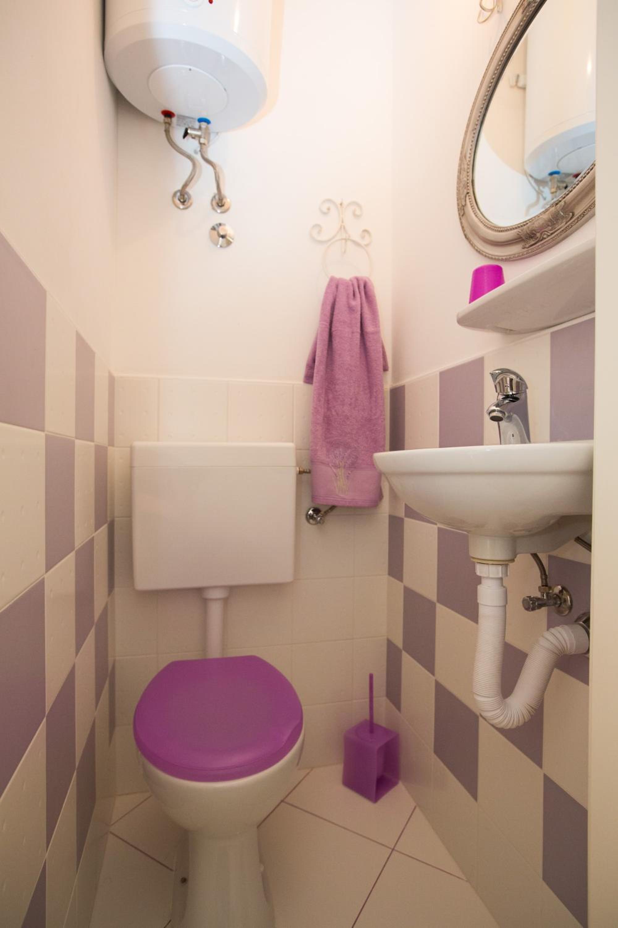 Single Room with Shared Bathroom photo 2