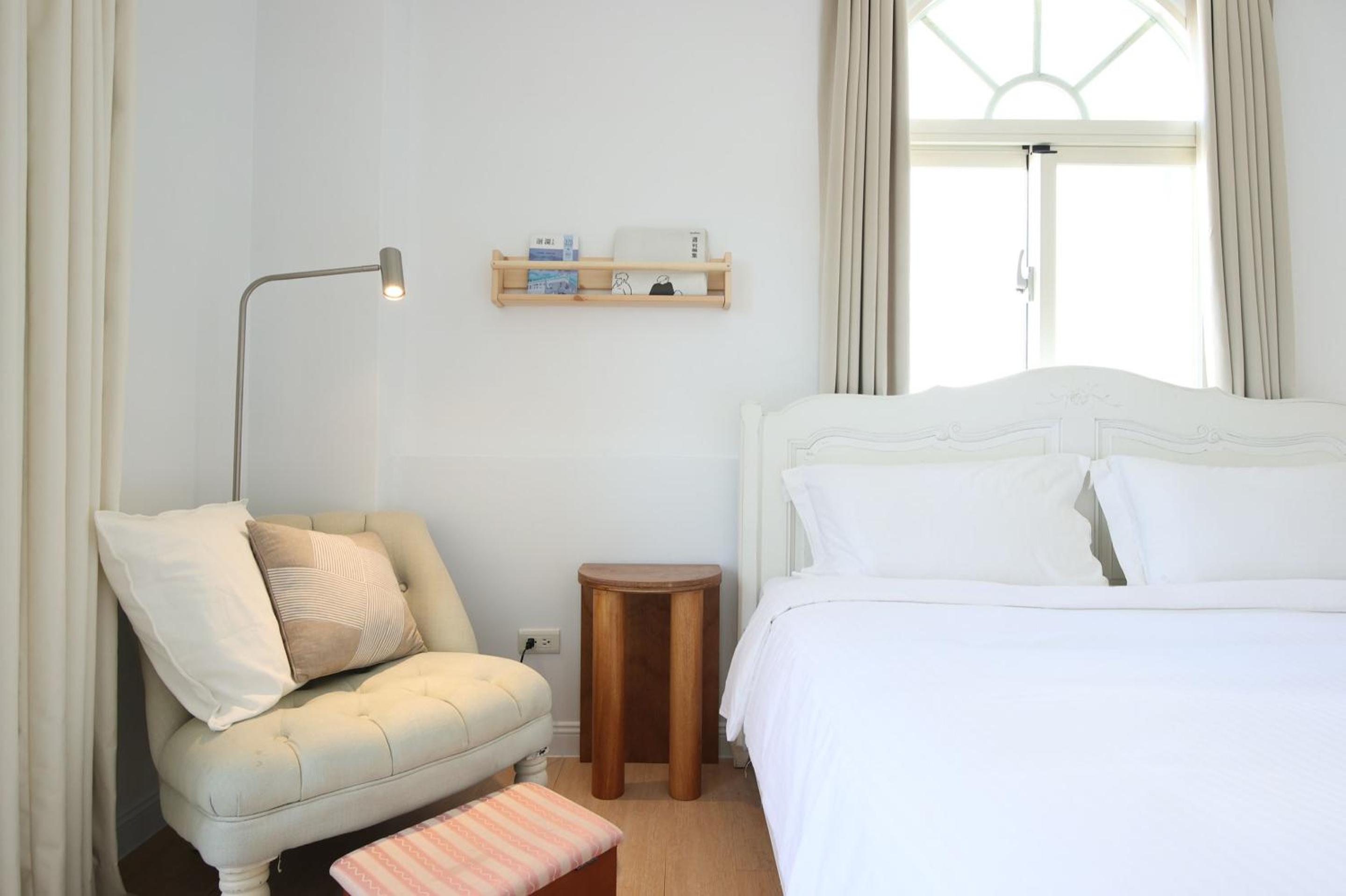 Deluxe Double Room with Mountain View - with Bath photo 3