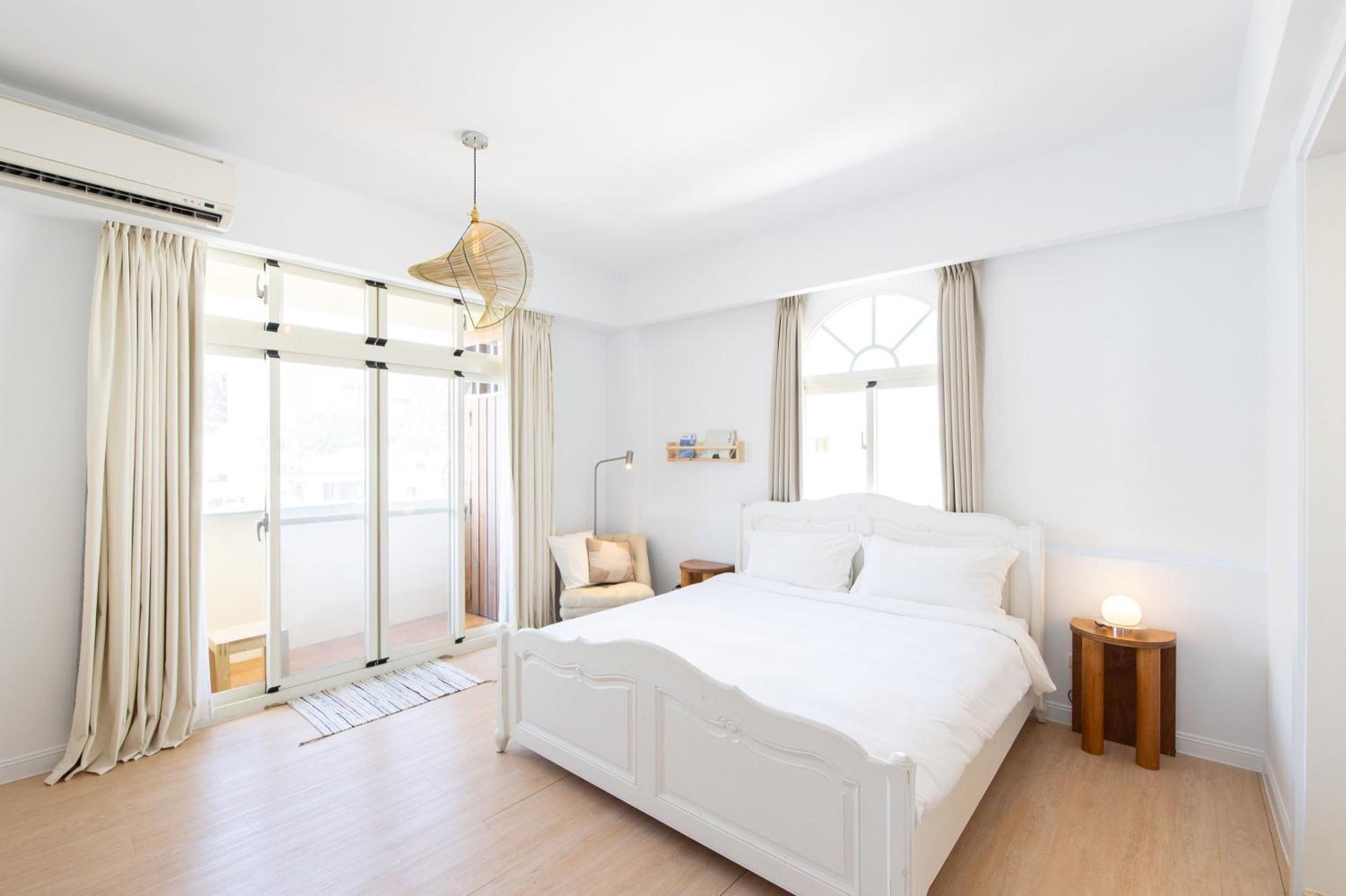 Deluxe Double Room with Mountain View - with Bath photo 2