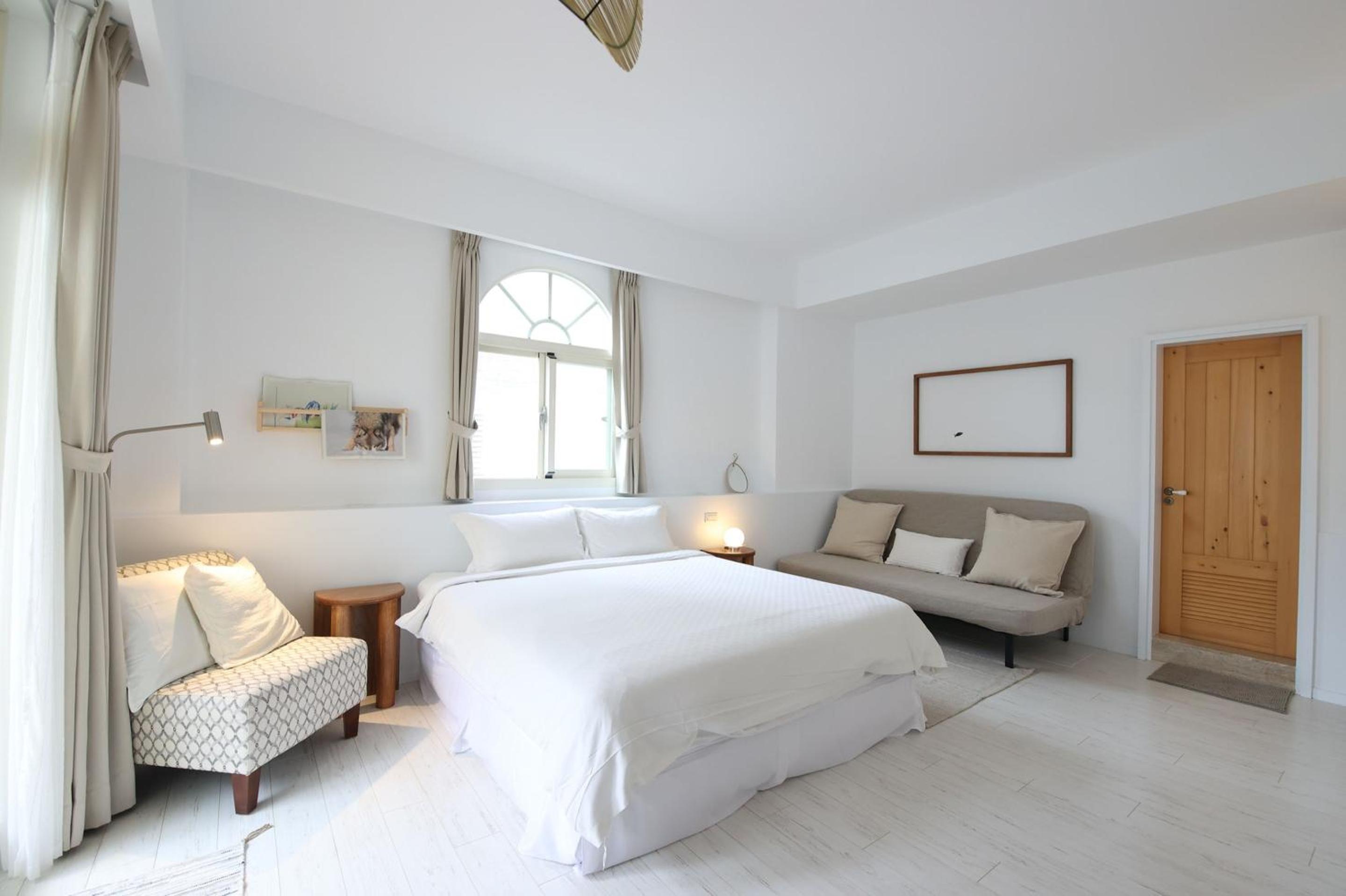Deluxe Double Room with Bath and City View photo 2