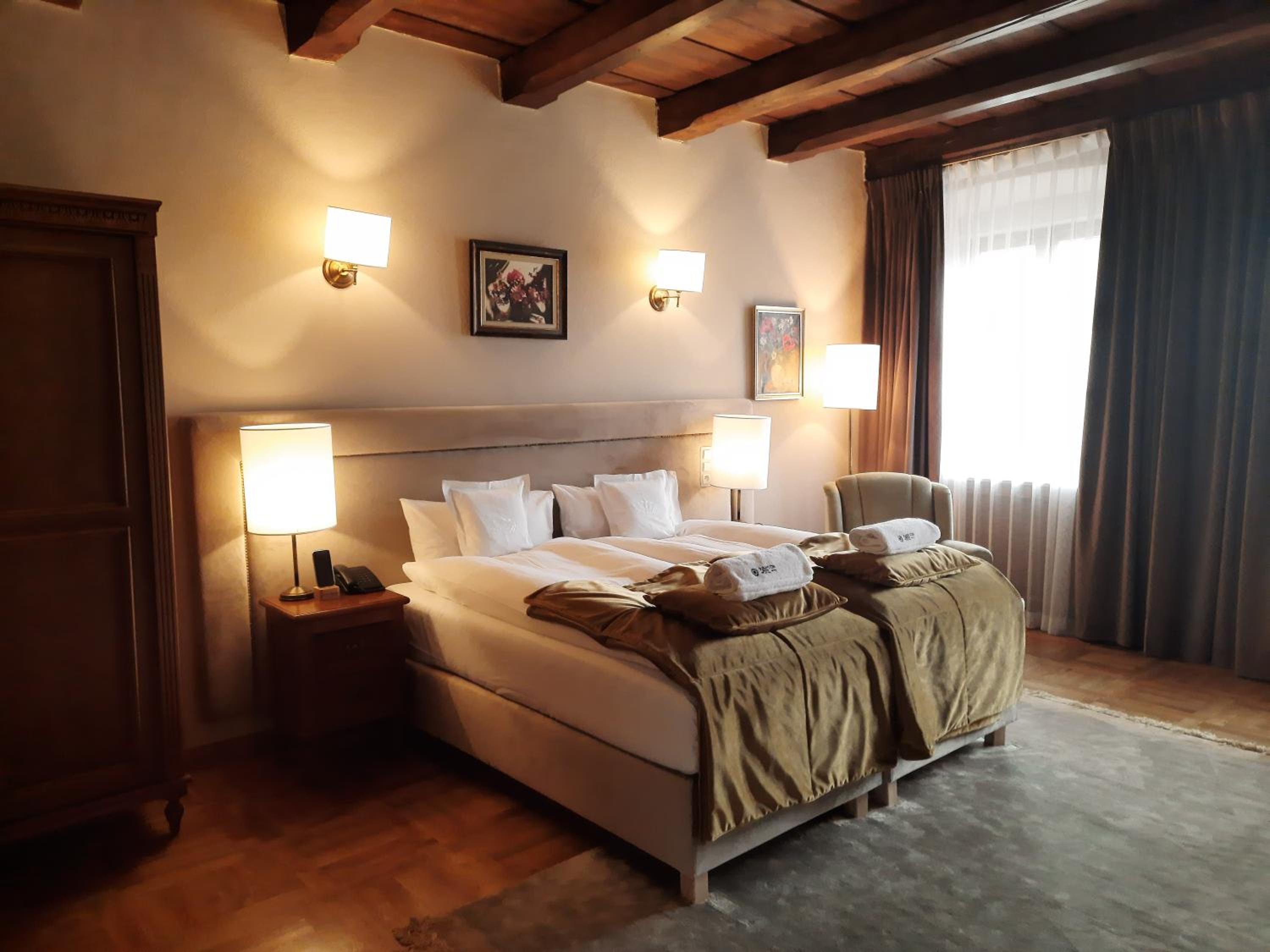 Suite - Photo 1