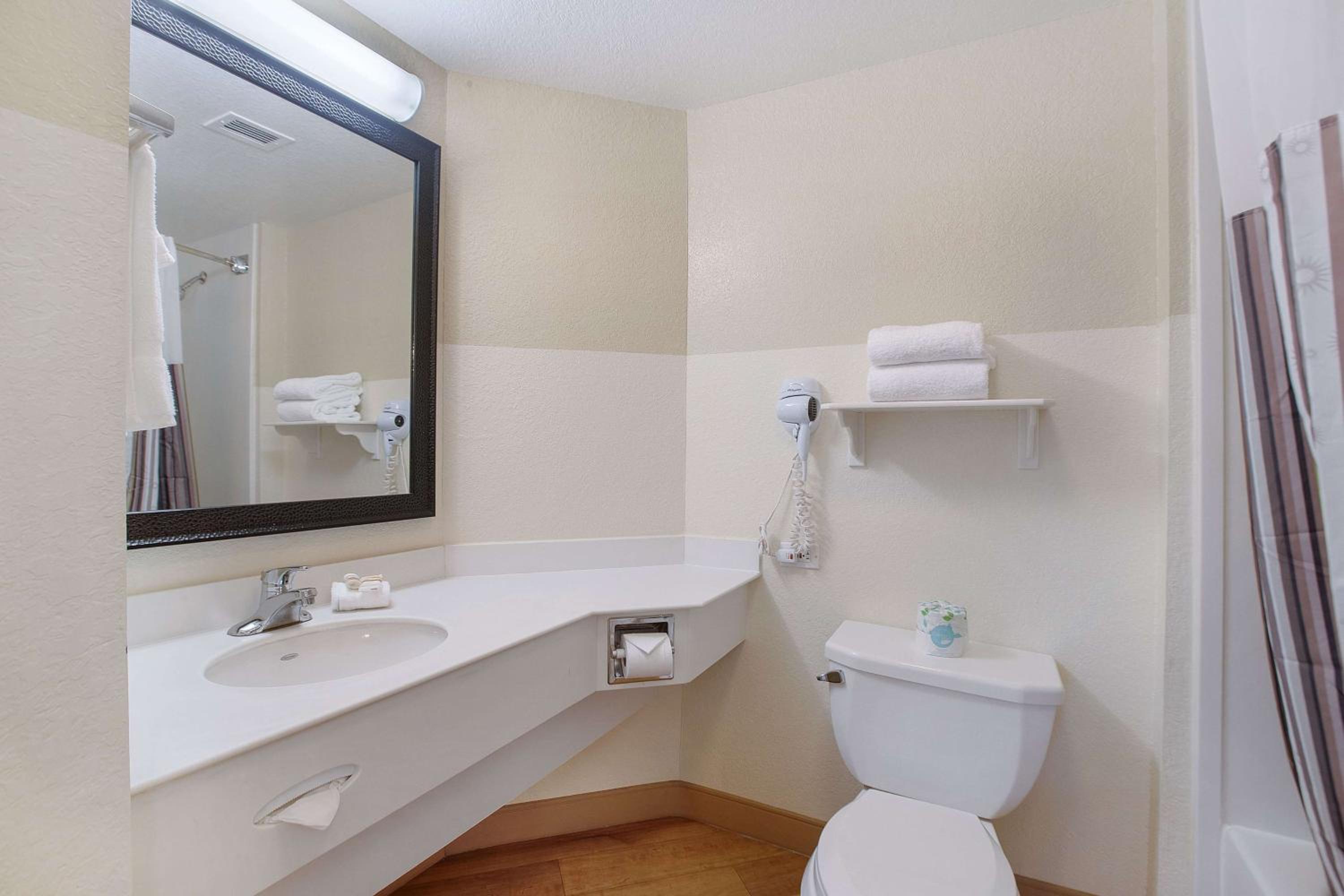 Deluxe Double Room with Two Double Beds - Photo 3