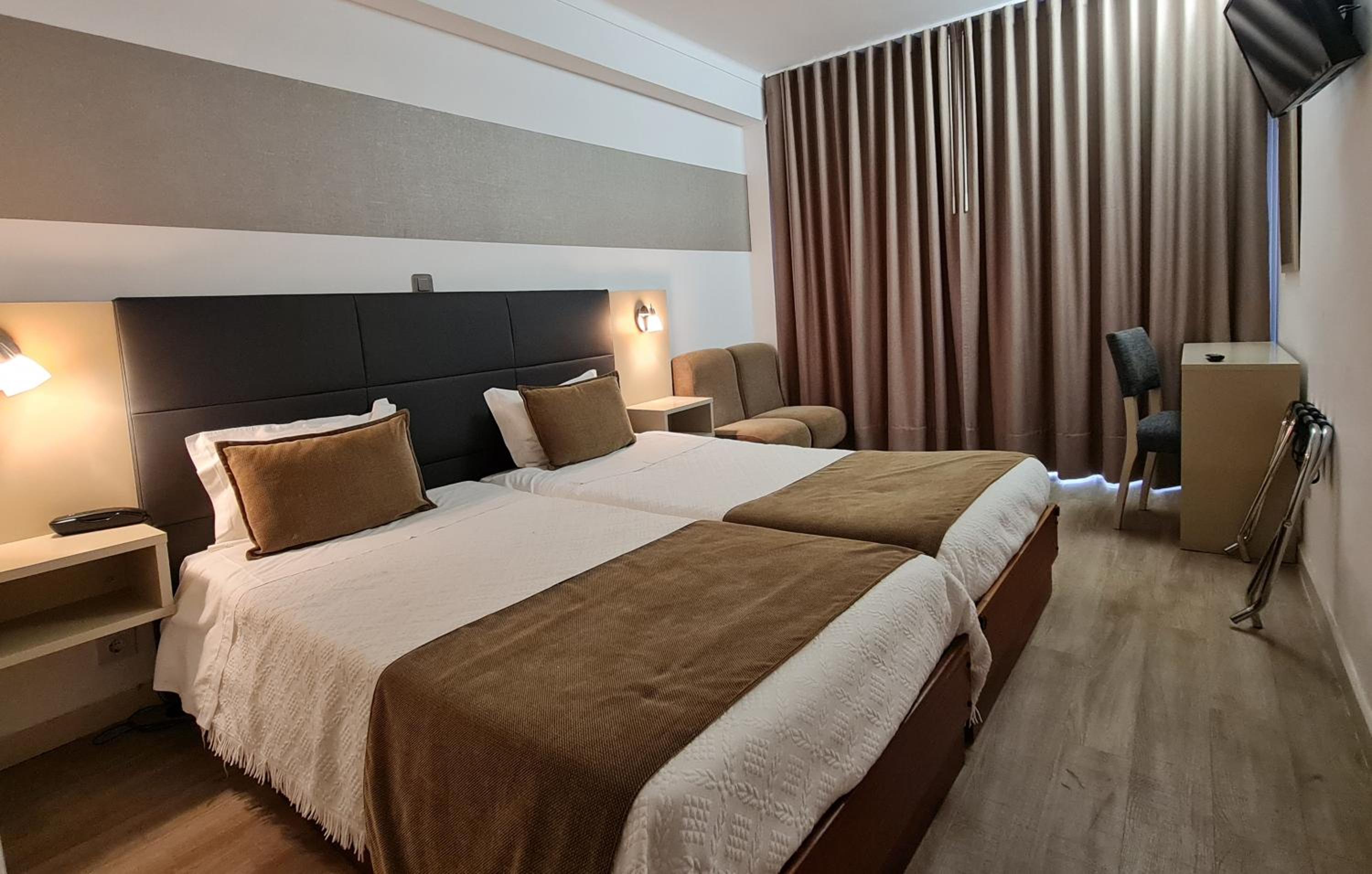Twin Room - Photo 1