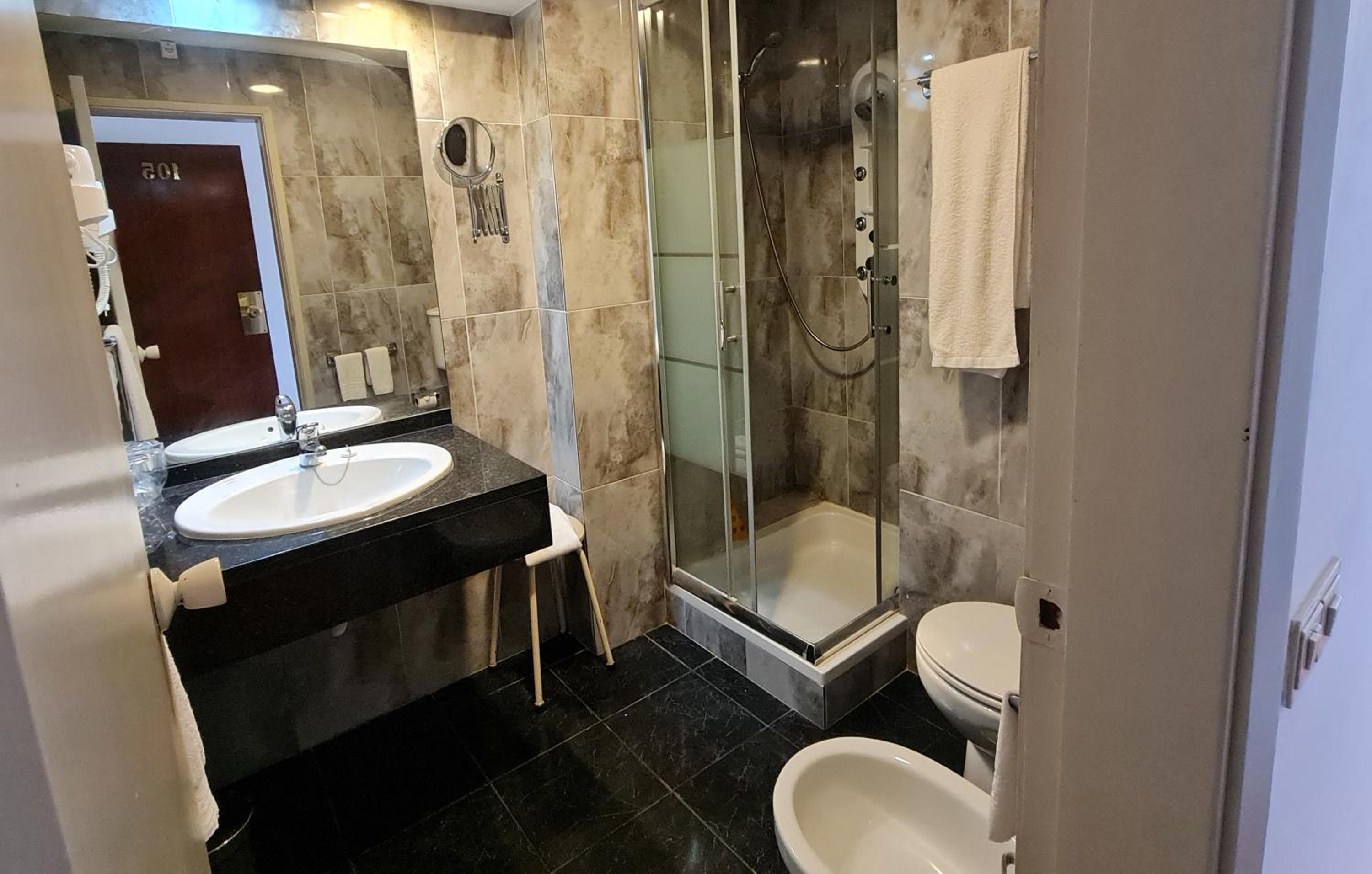 Double Room - Photo 6