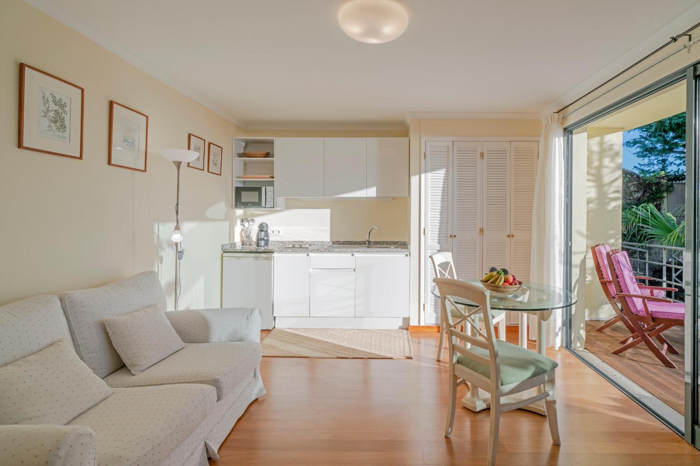 One-Bedroom Apartment photo 1