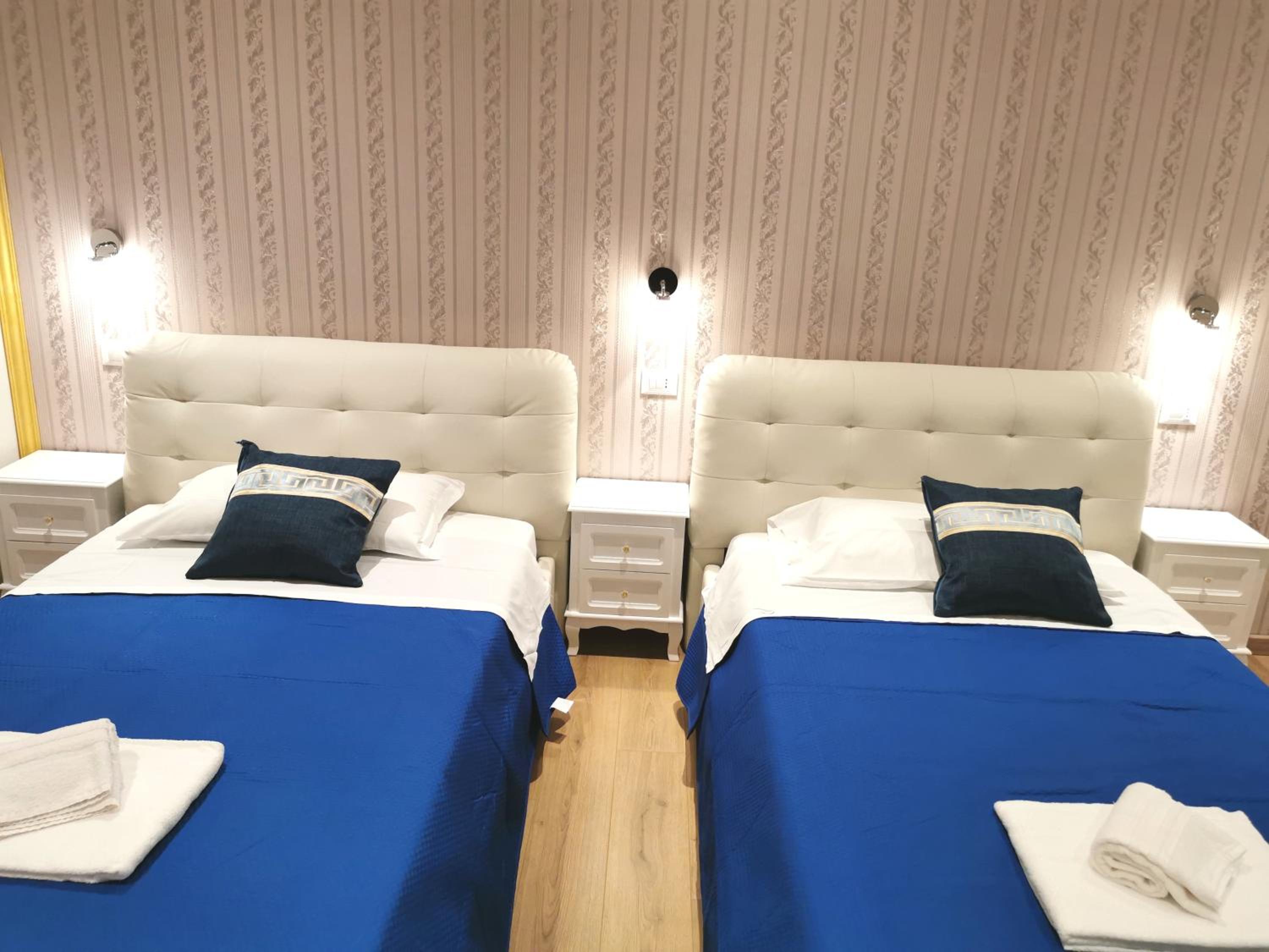 Standard Twin Room - Photo 1