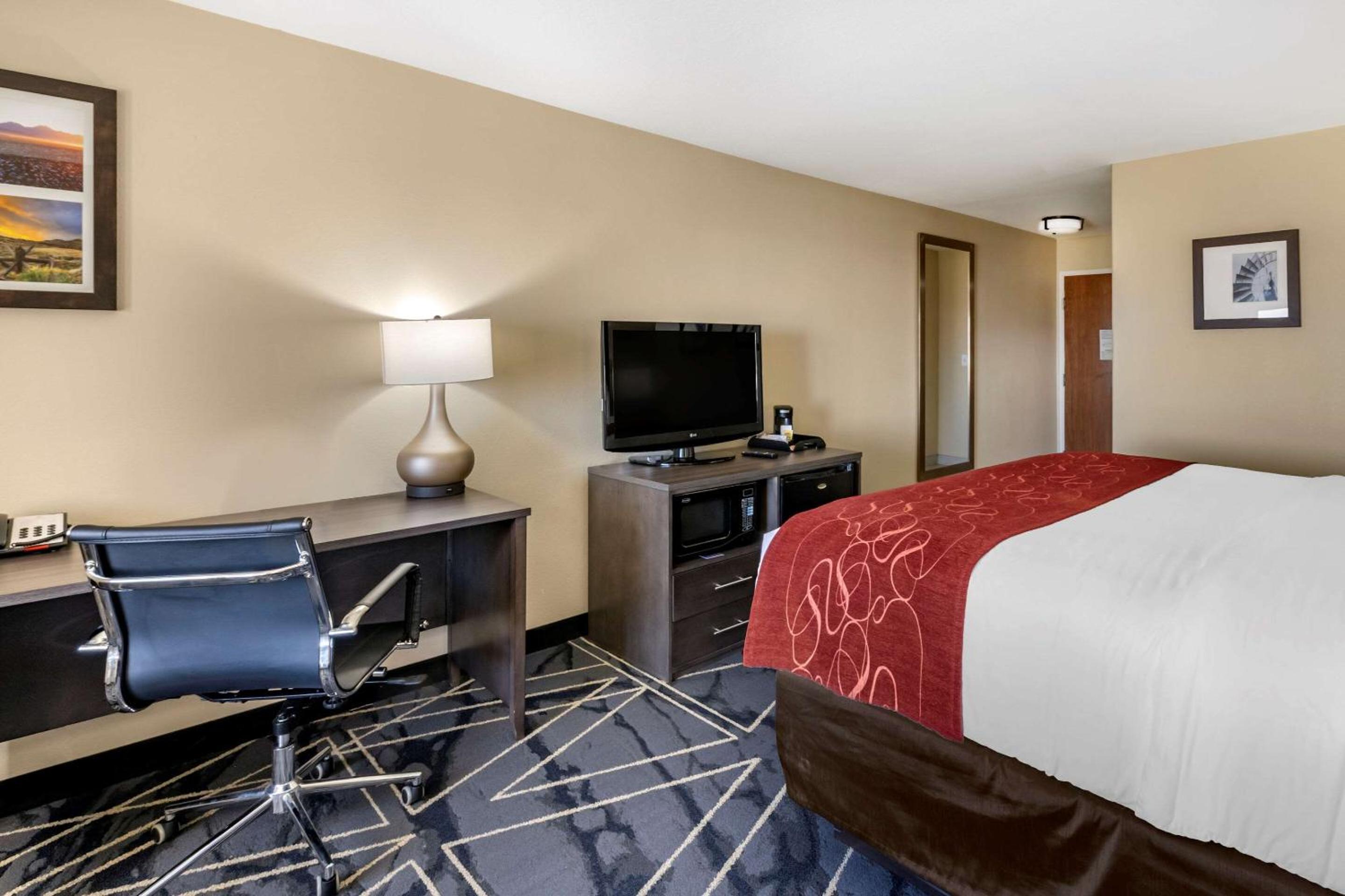 King Room - Non-Smoking photo 3