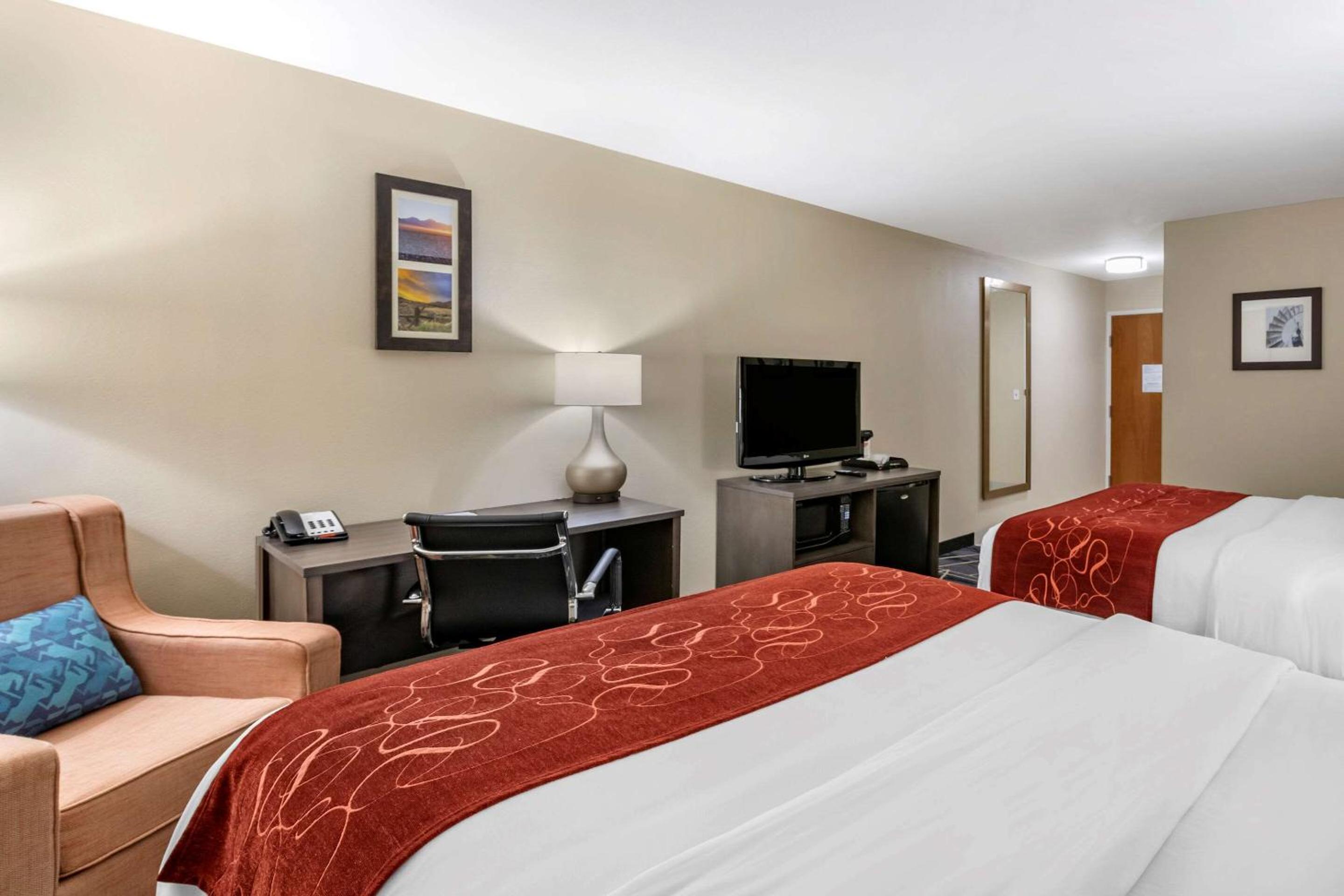 Queen Room with Two Queen Beds - Accessible/Non-Smoking  photo 2