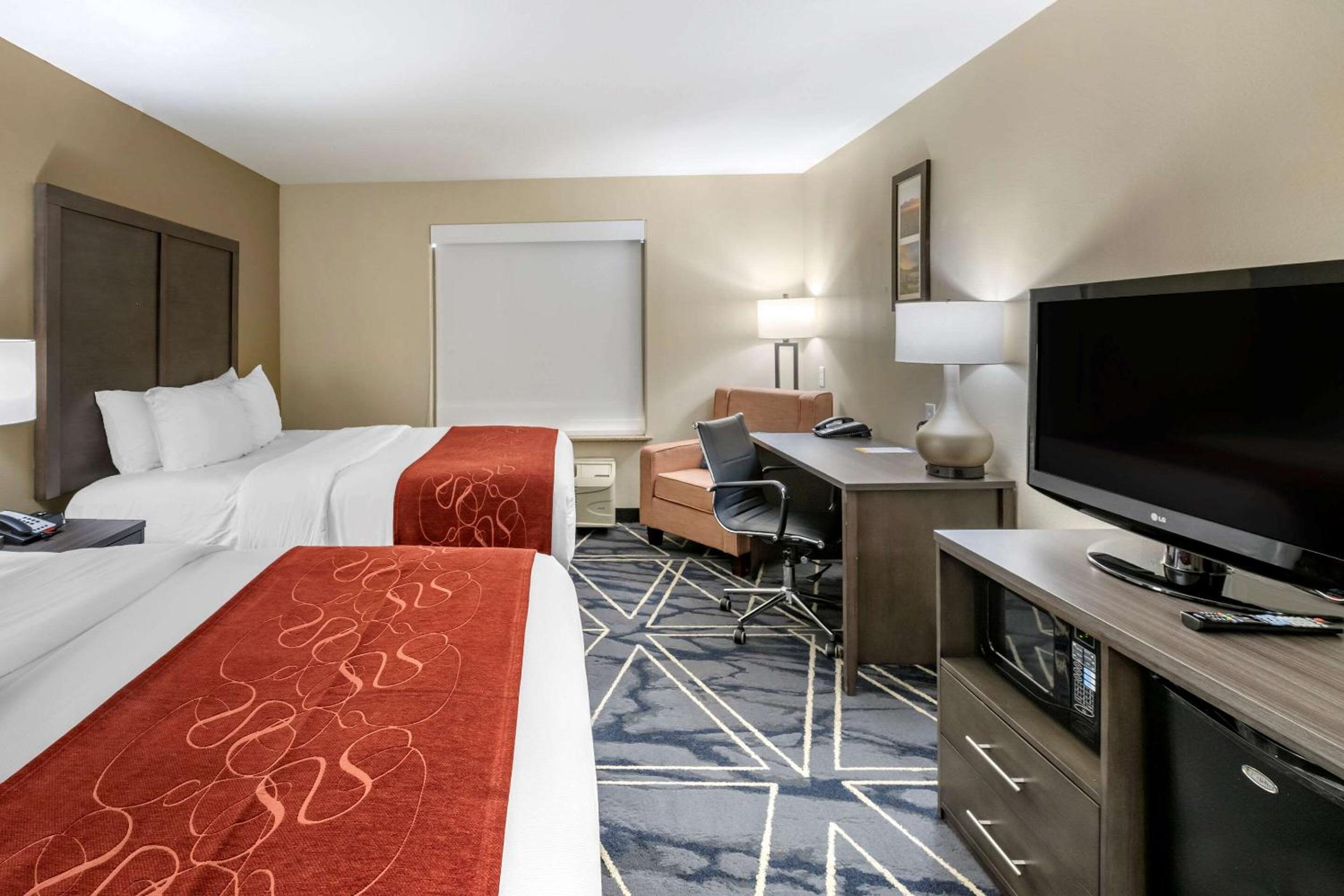 Queen Room with Two Queen Beds - Accessible/Non-Smoking  photo 3