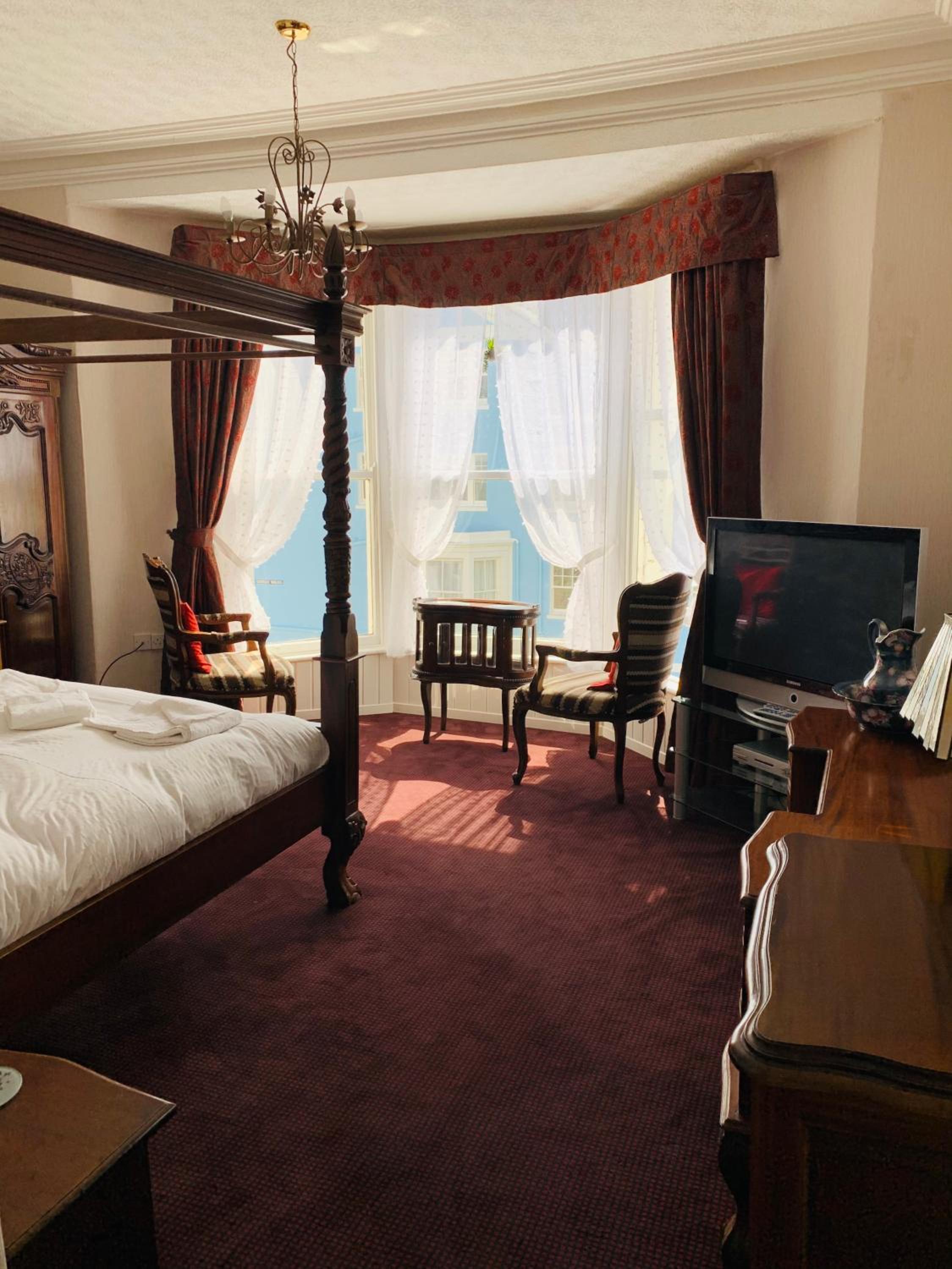 Luxury Four-Poster Room (Front) - Photo 13