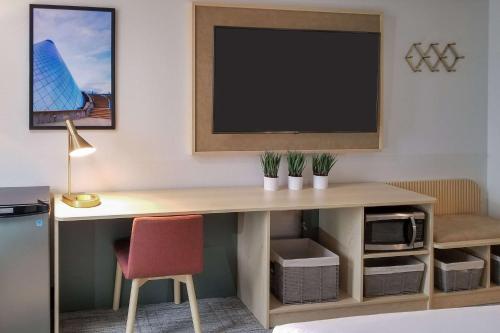 Standard King Room - Non-Smoking  photo 3