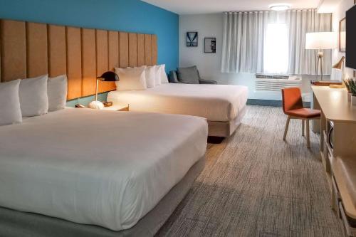 Standard Queen Room with Two Queen Beds - Non-Smoking photo 1