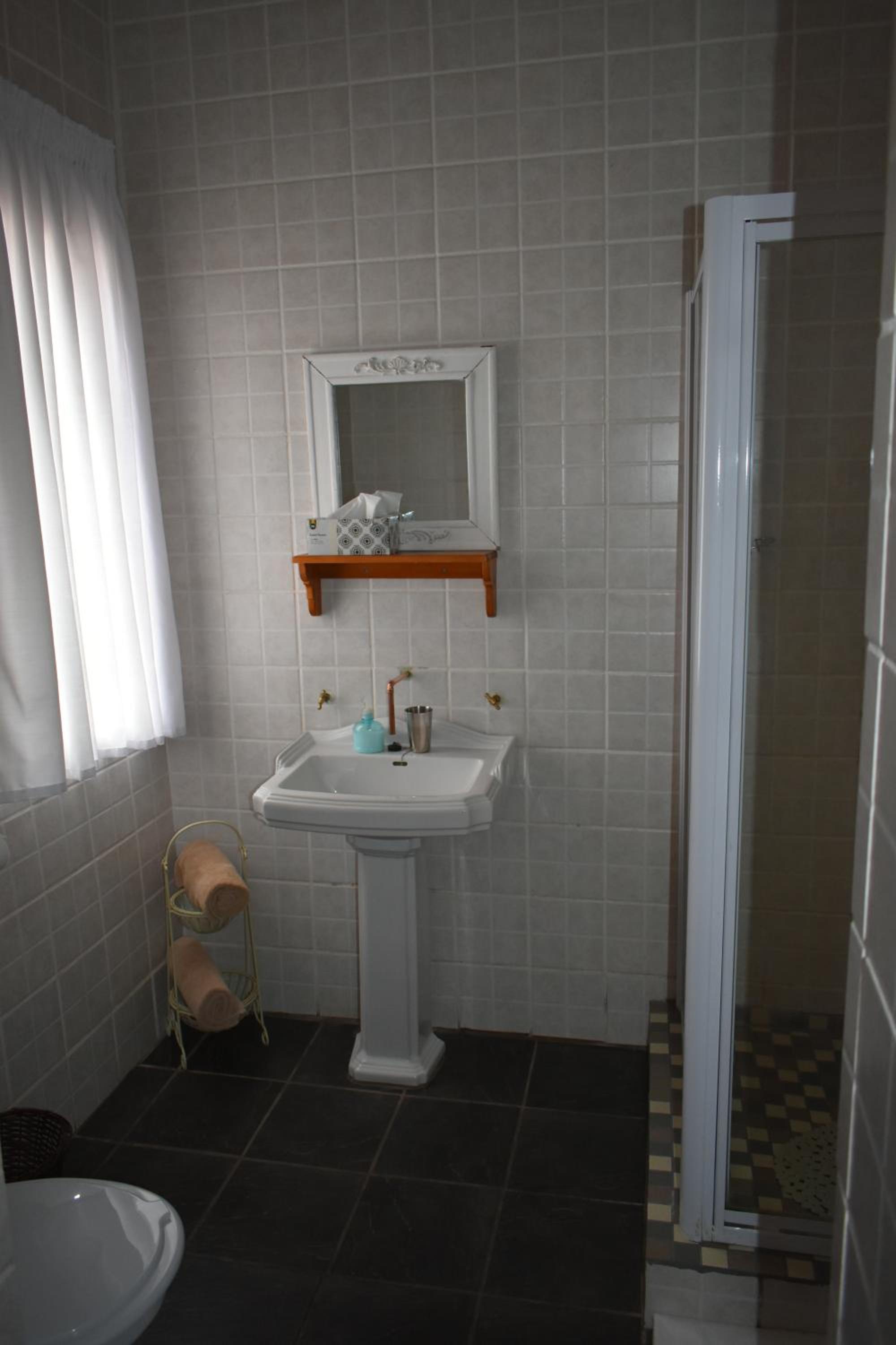 Twin Room - Photo 3