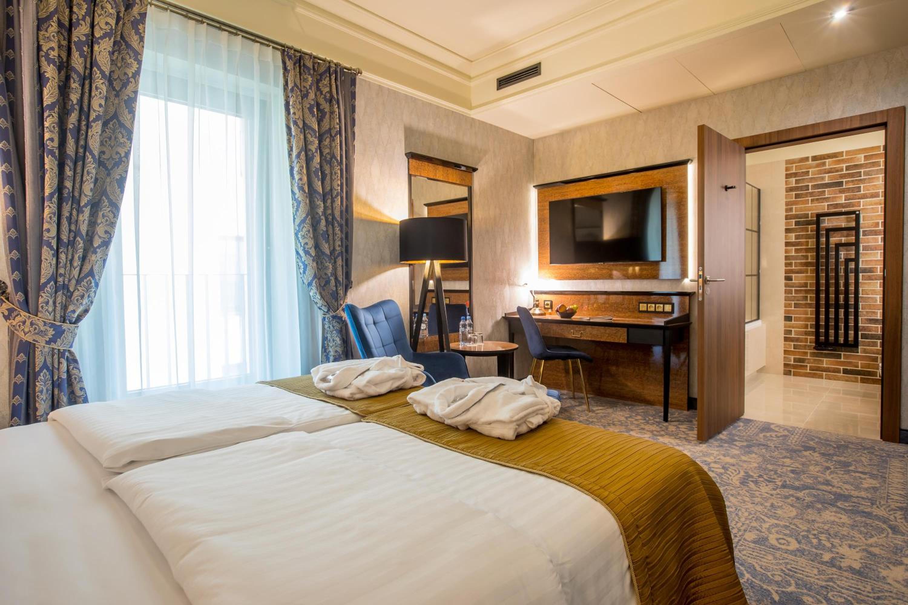 Superior Classic Double or Twin Room - Photo 3