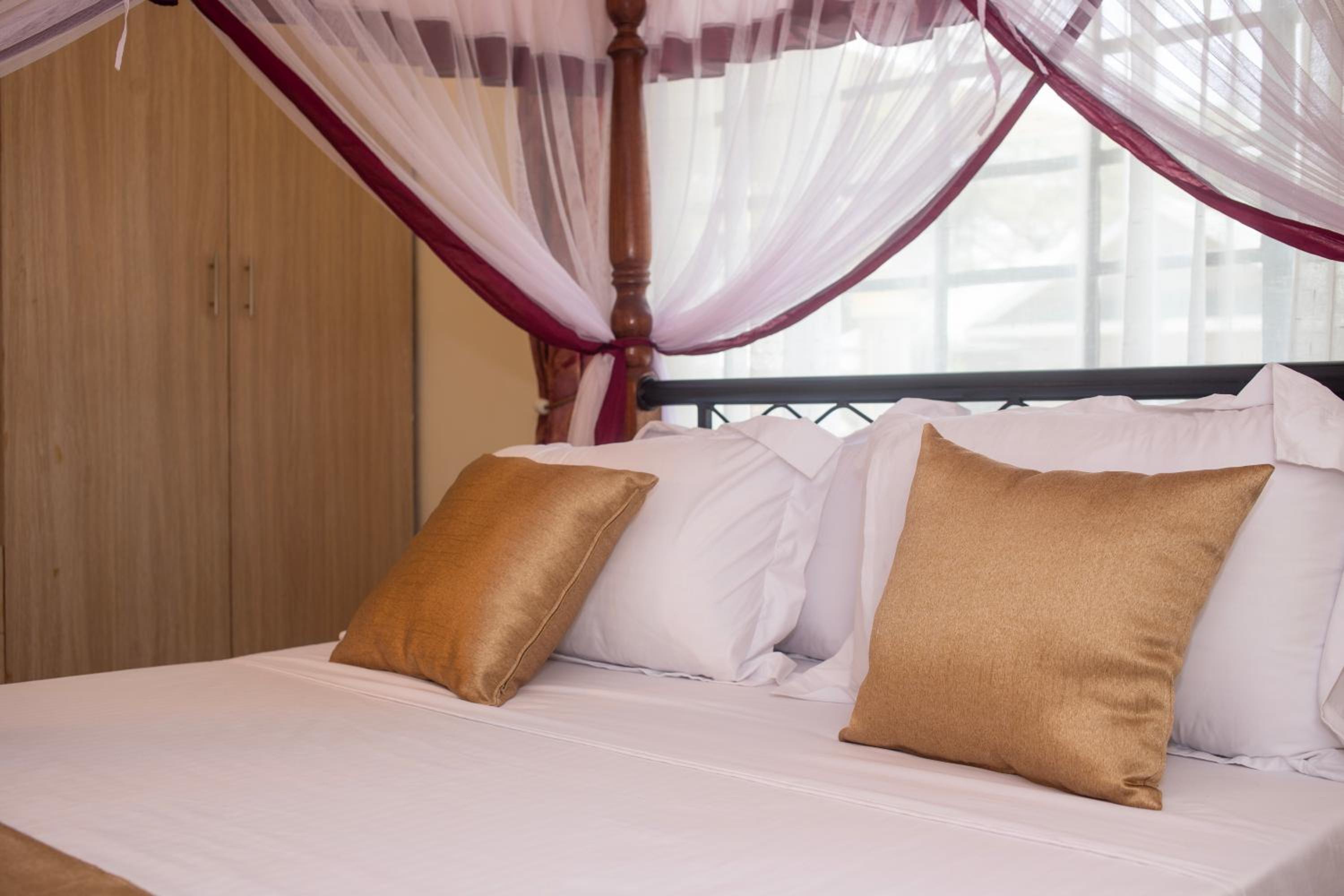 Standard King Room photo 1