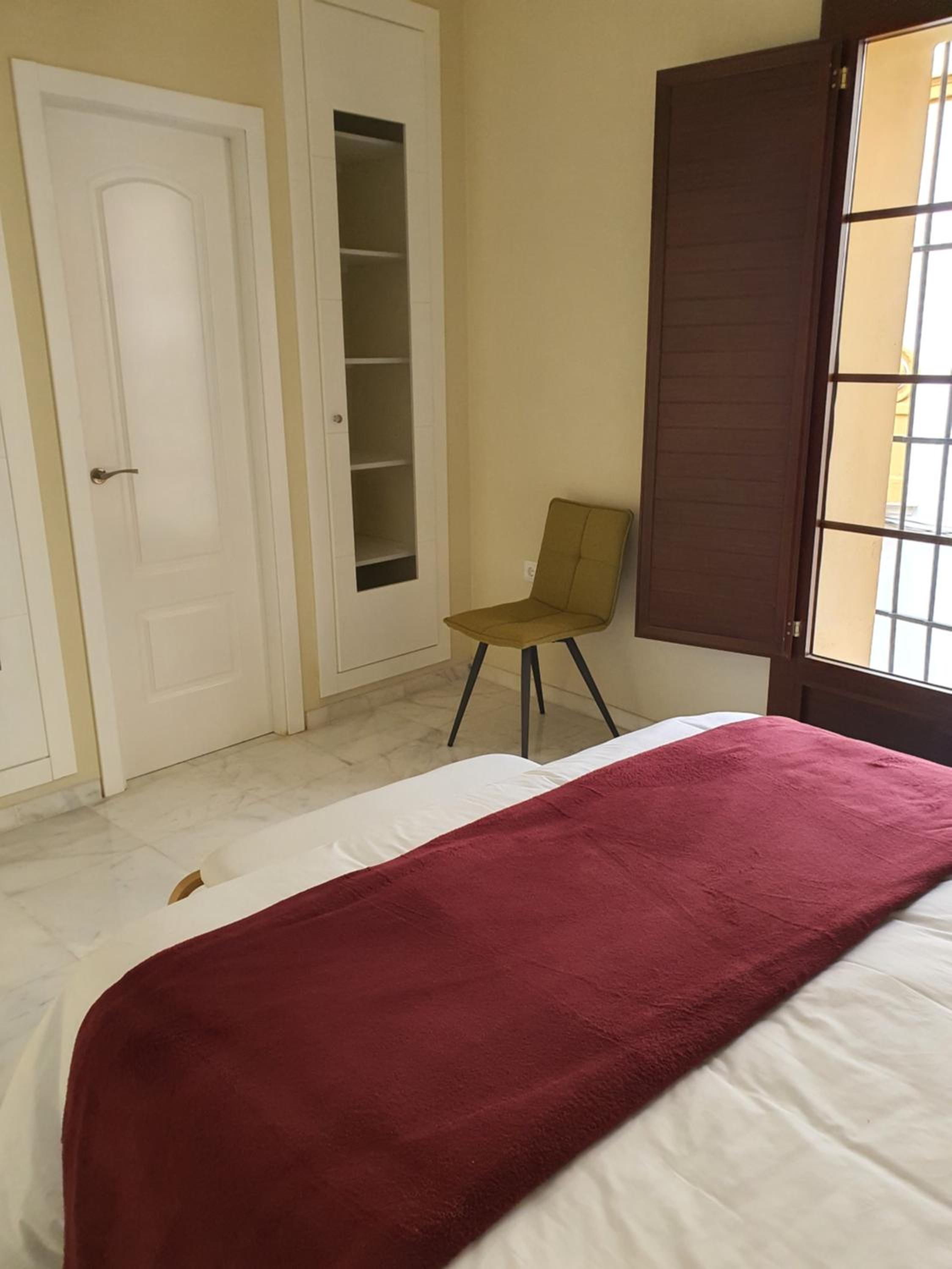 Deluxe Double Room - Photo 9