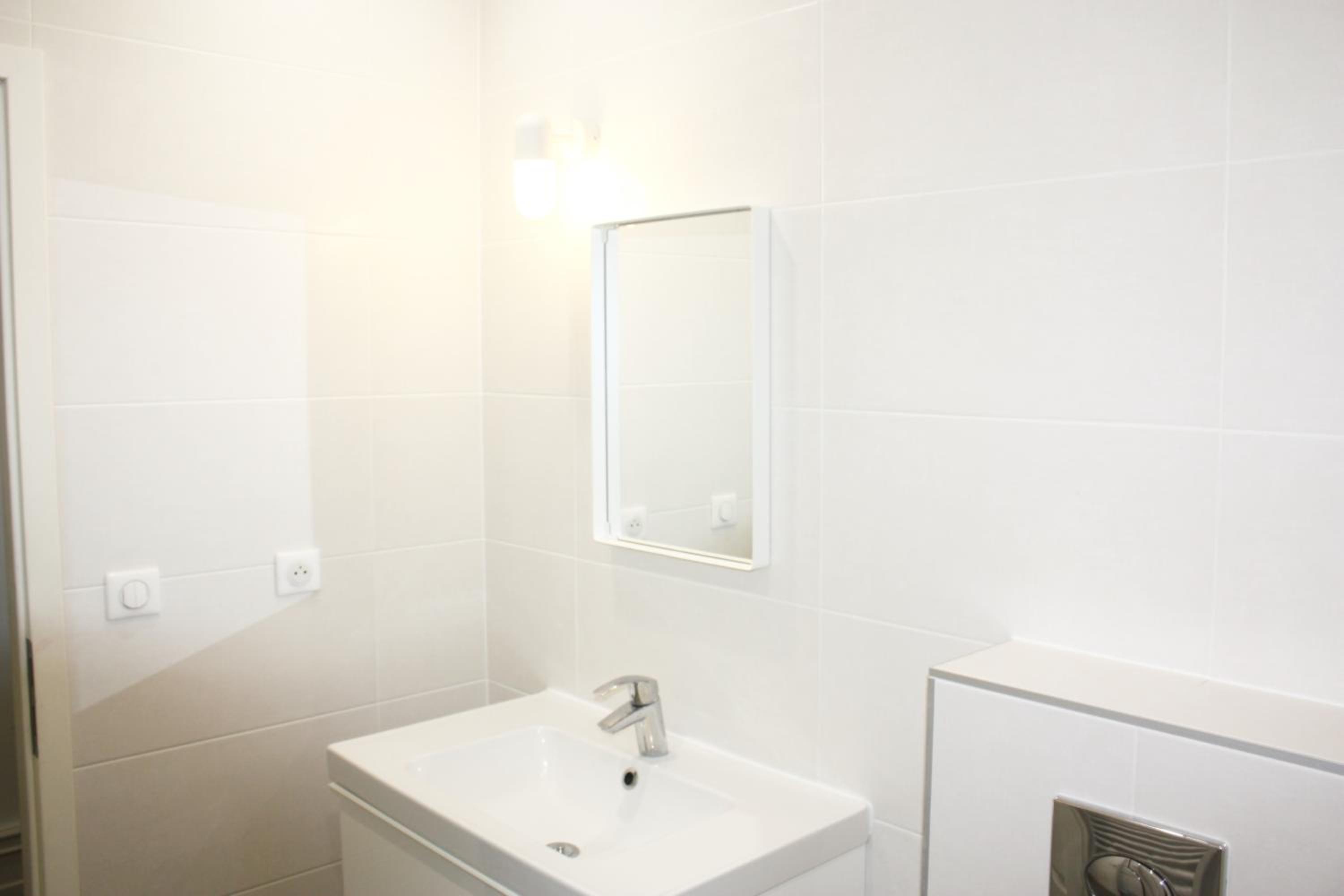 Three-Bedroom Apartment - 3rd Floor - Photo 16