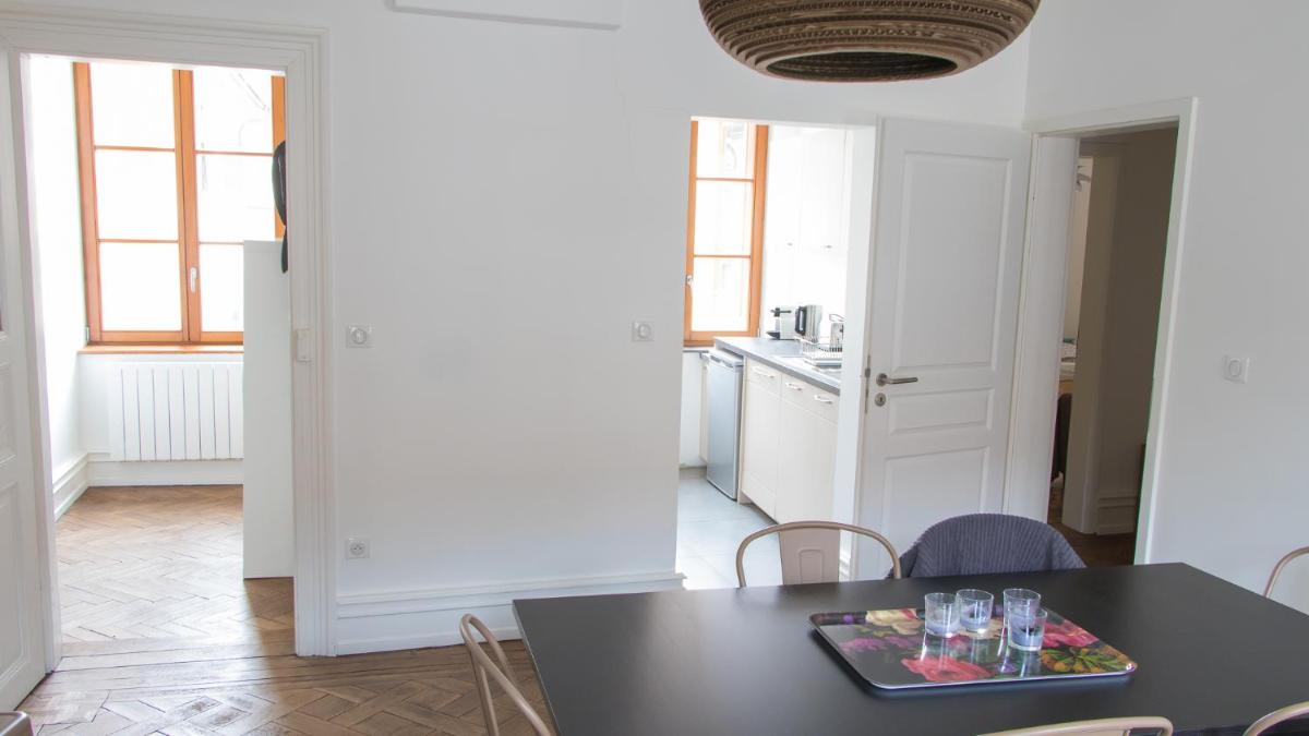 Three-Bedroom Apartment - 3rd Floor - Photo 32