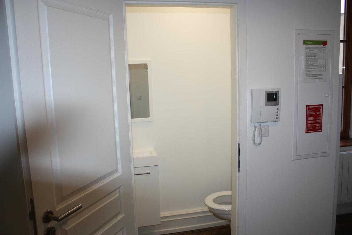 Three-Bedroom Apartment - 3rd Floor - Photo 40