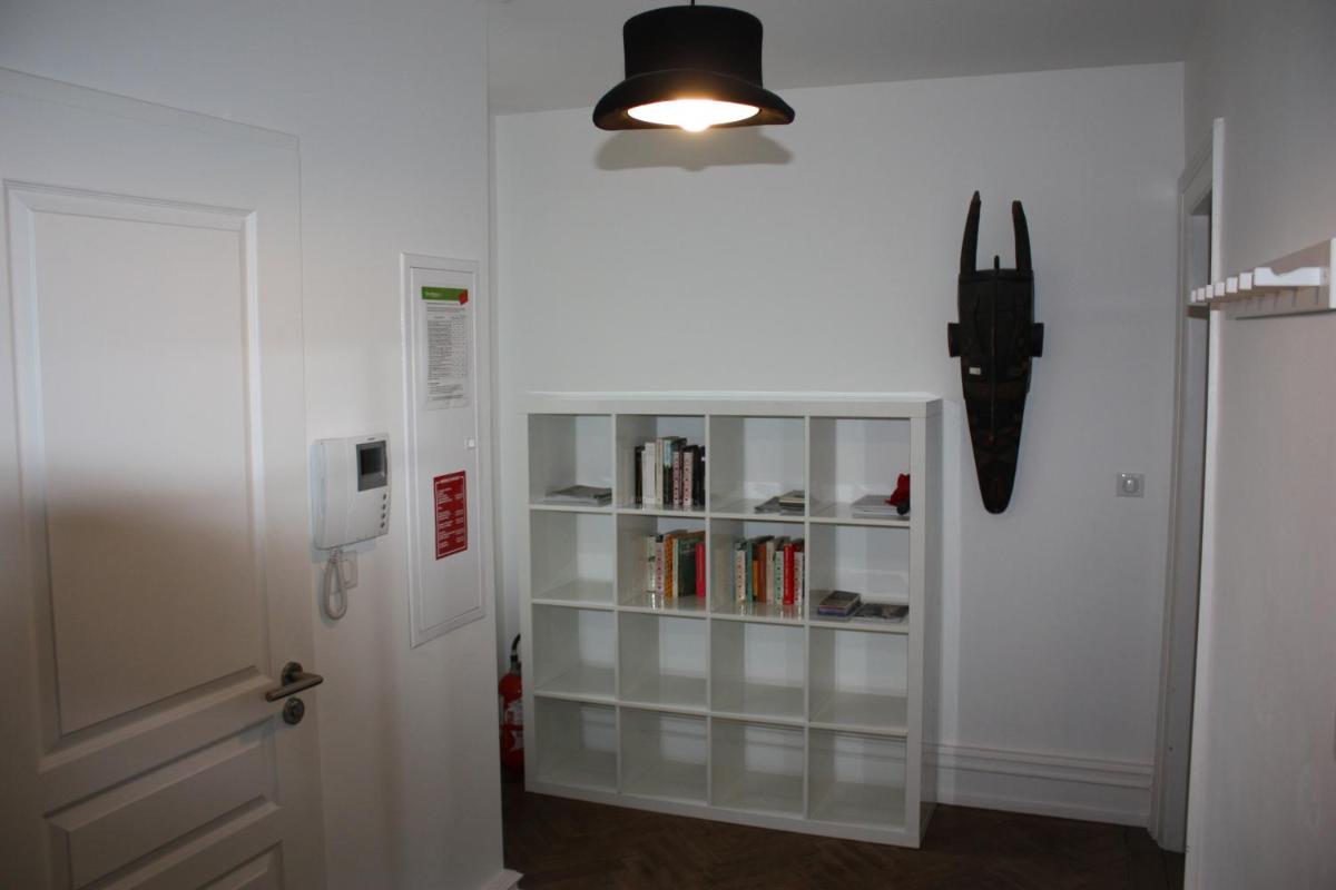 Three-Bedroom Apartment - 3rd Floor - Photo 2