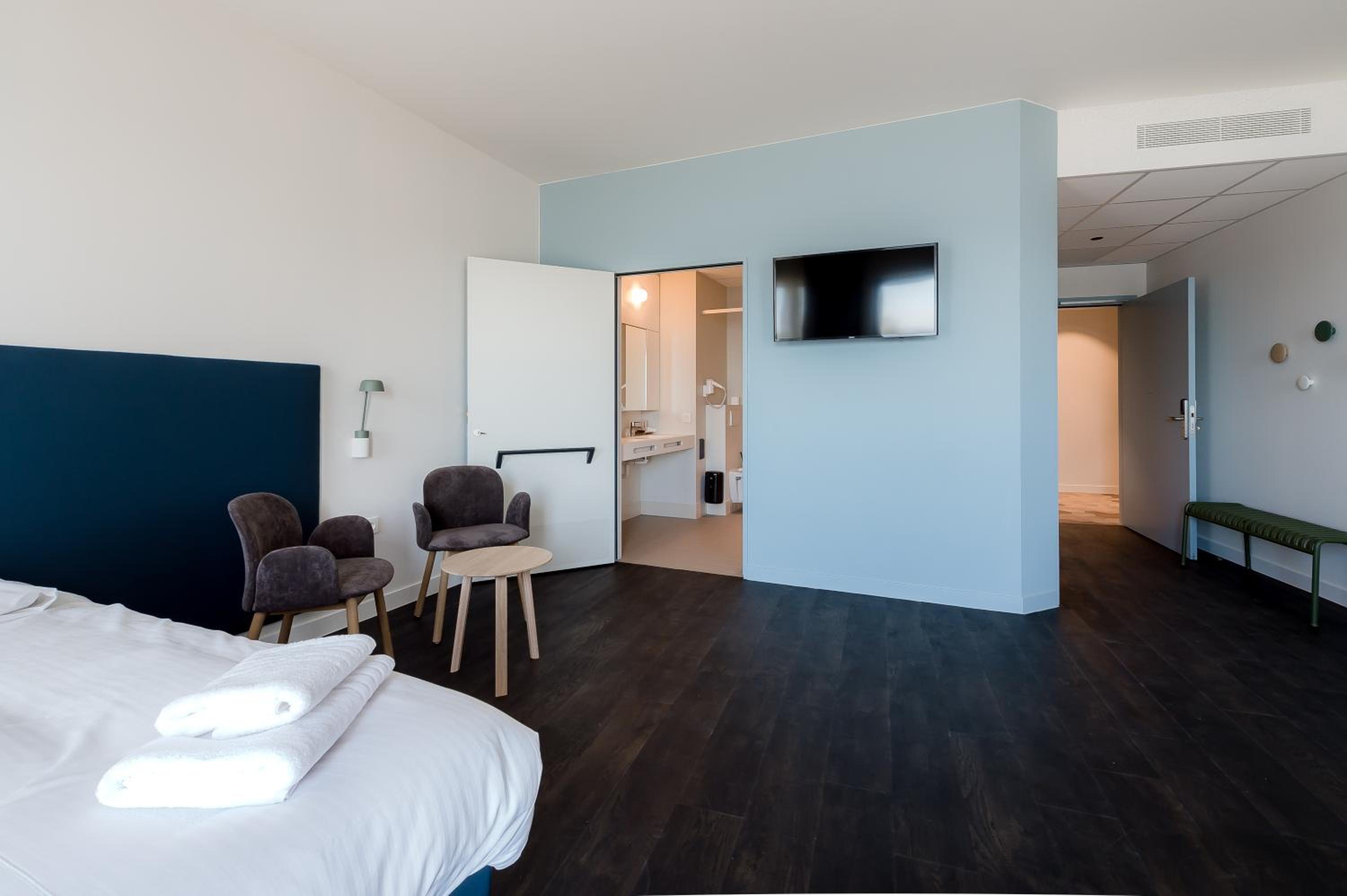 Standard Twin Room - Photo 2