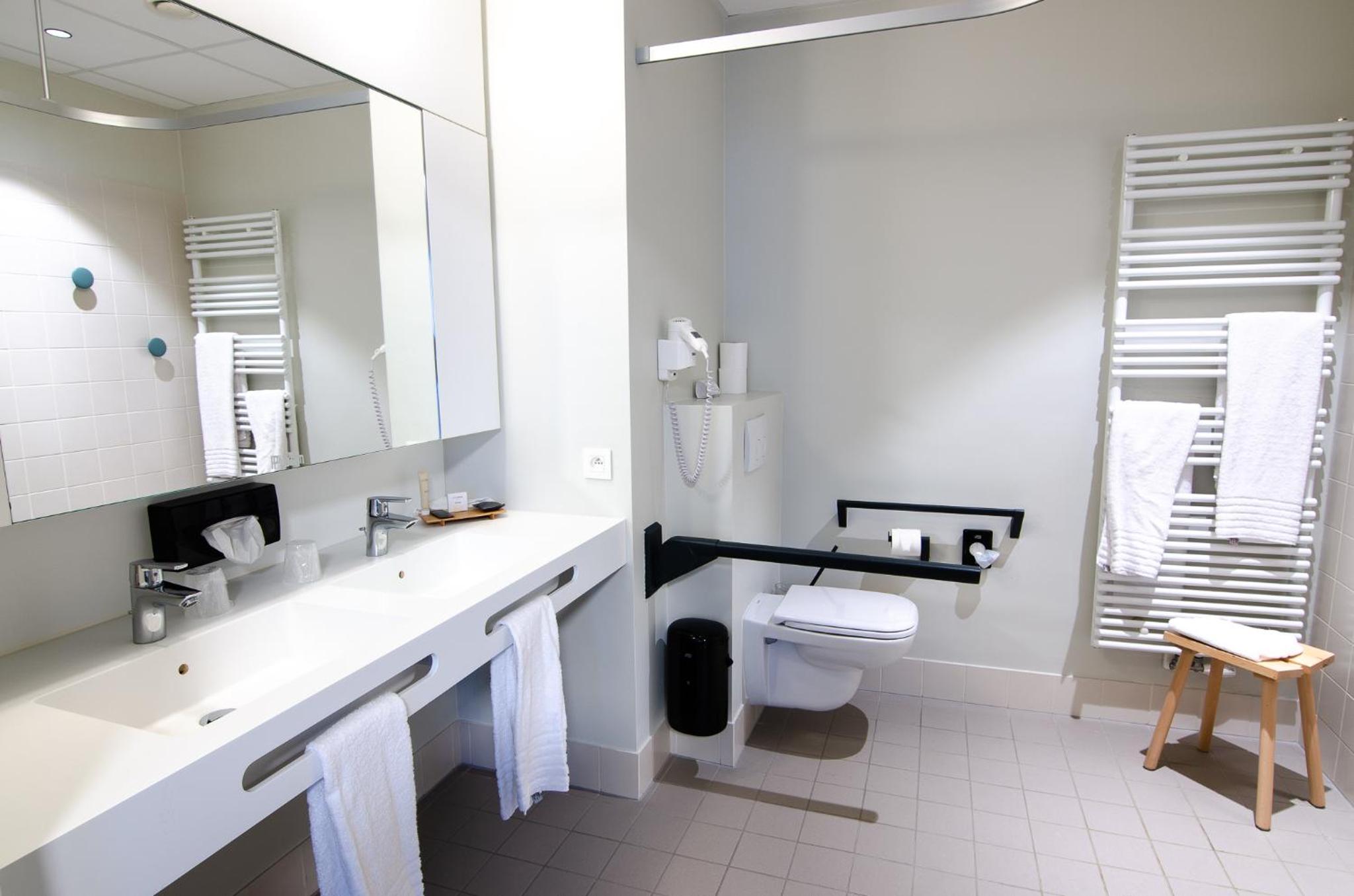 Standard Twin Room - Photo 4