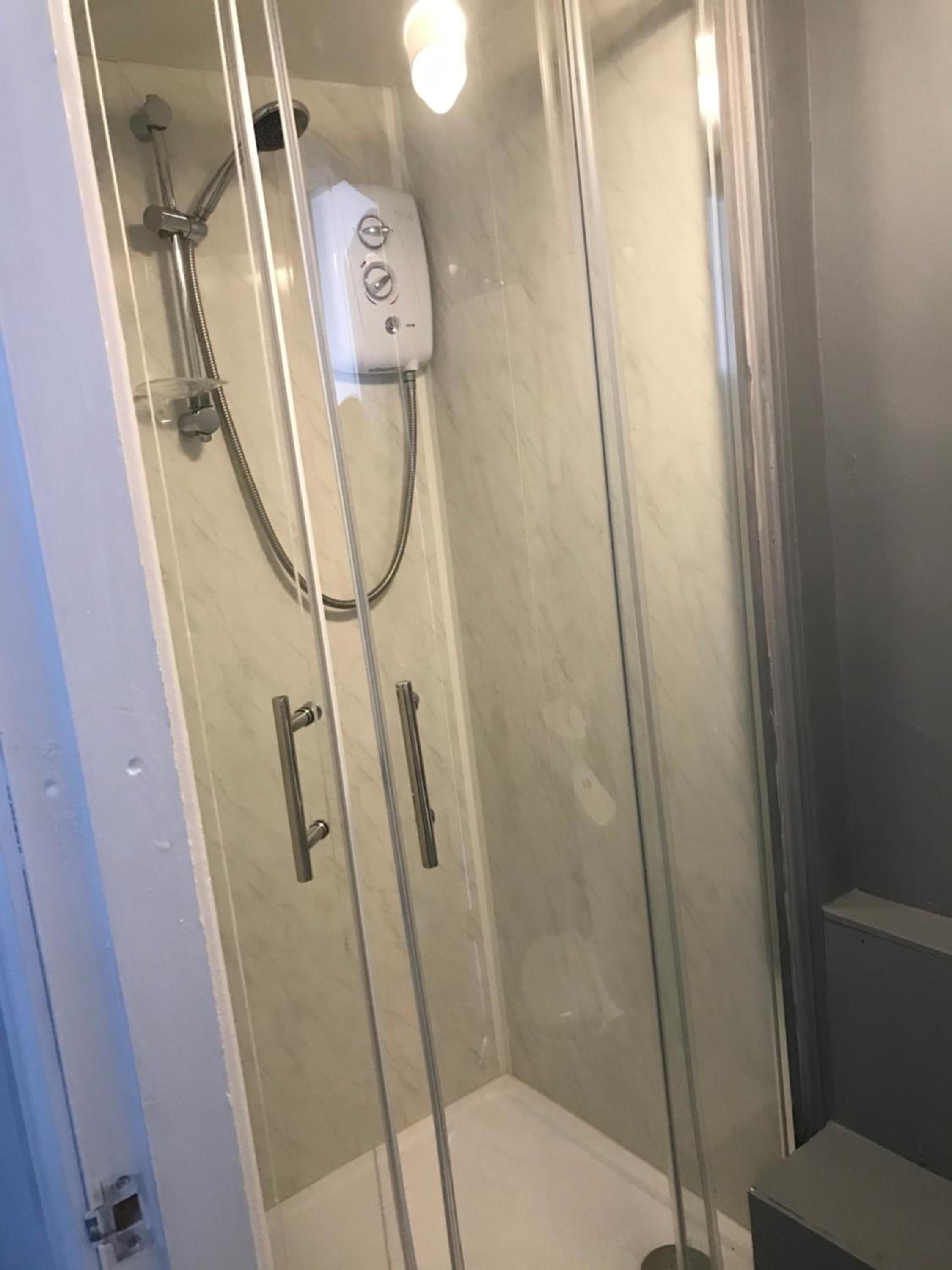Double or Twin Room with Private Bathroom photo 3