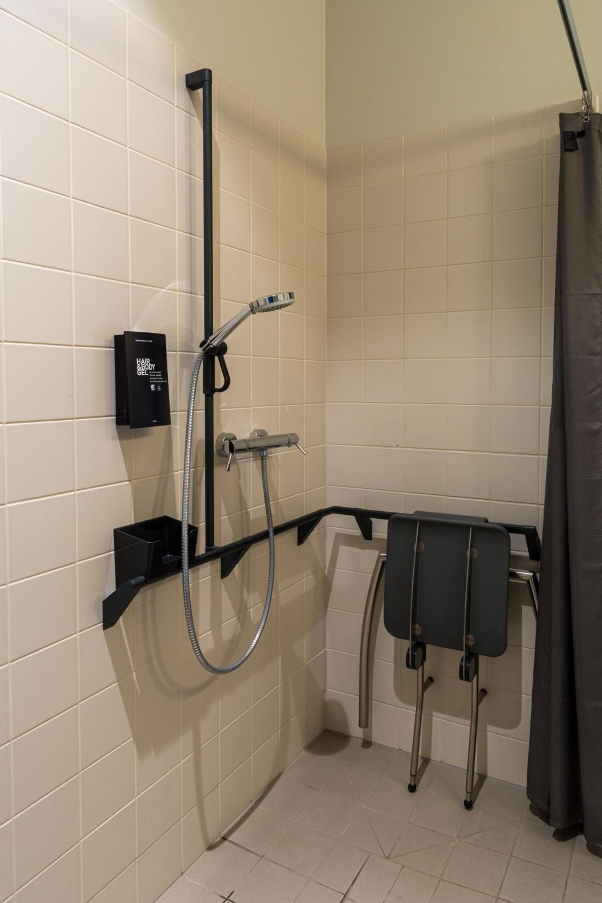 Twin Room - Disability Access photo 2