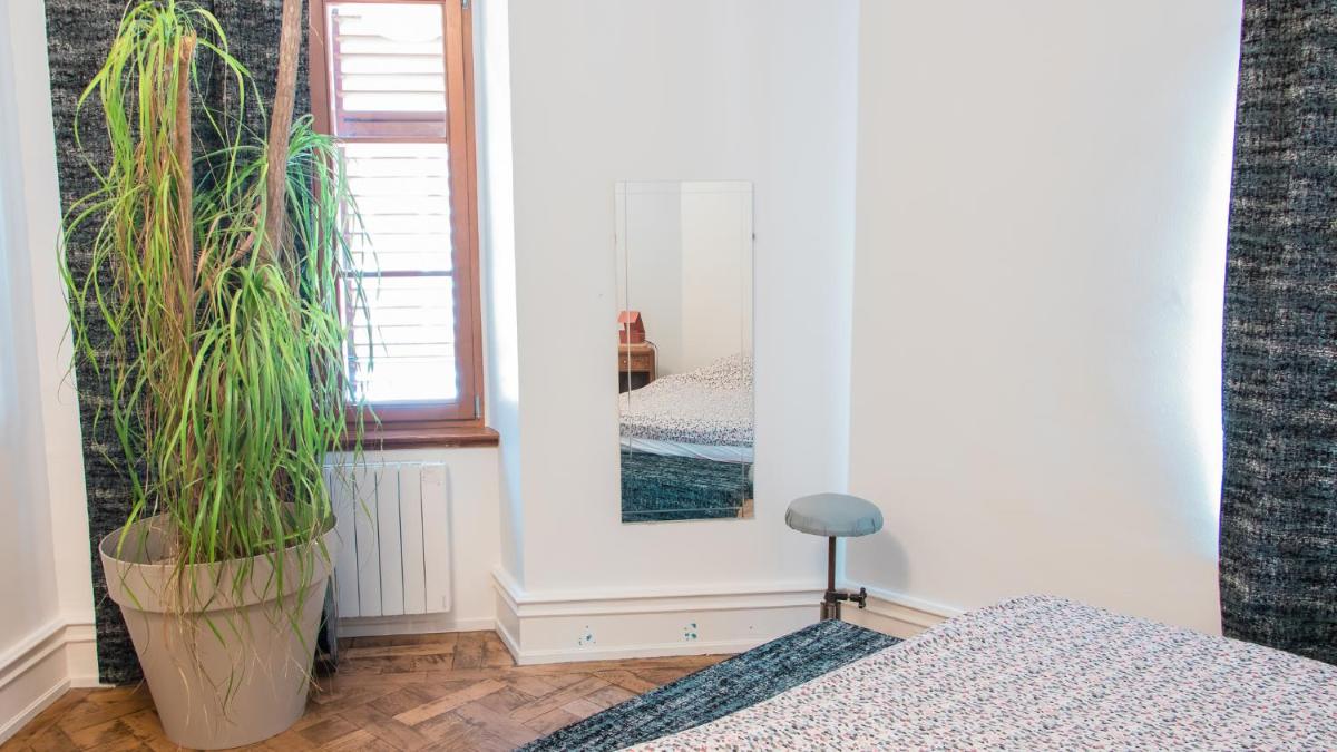 Three-Bedroom Apartment - 2nd Floor - Photo 5