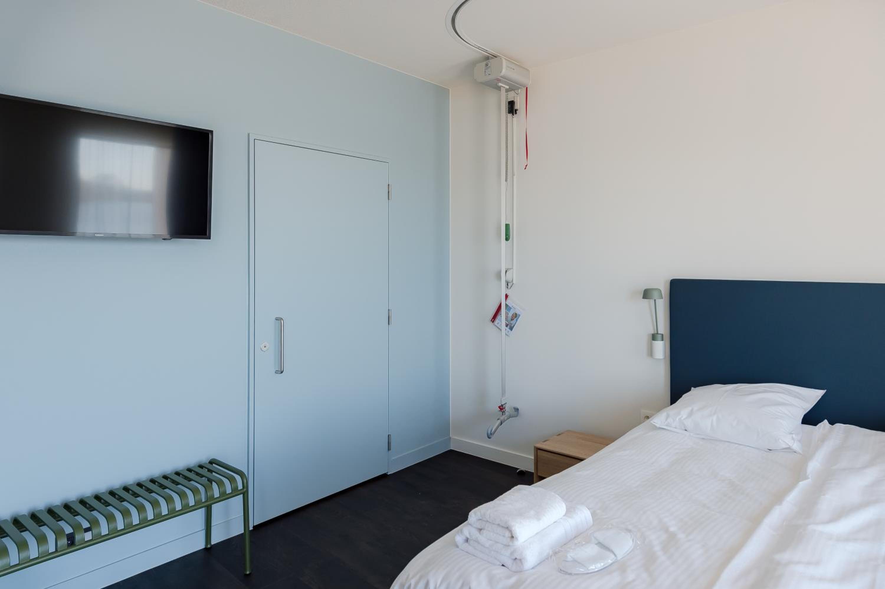 Twin Room - Disability Access photo 3
