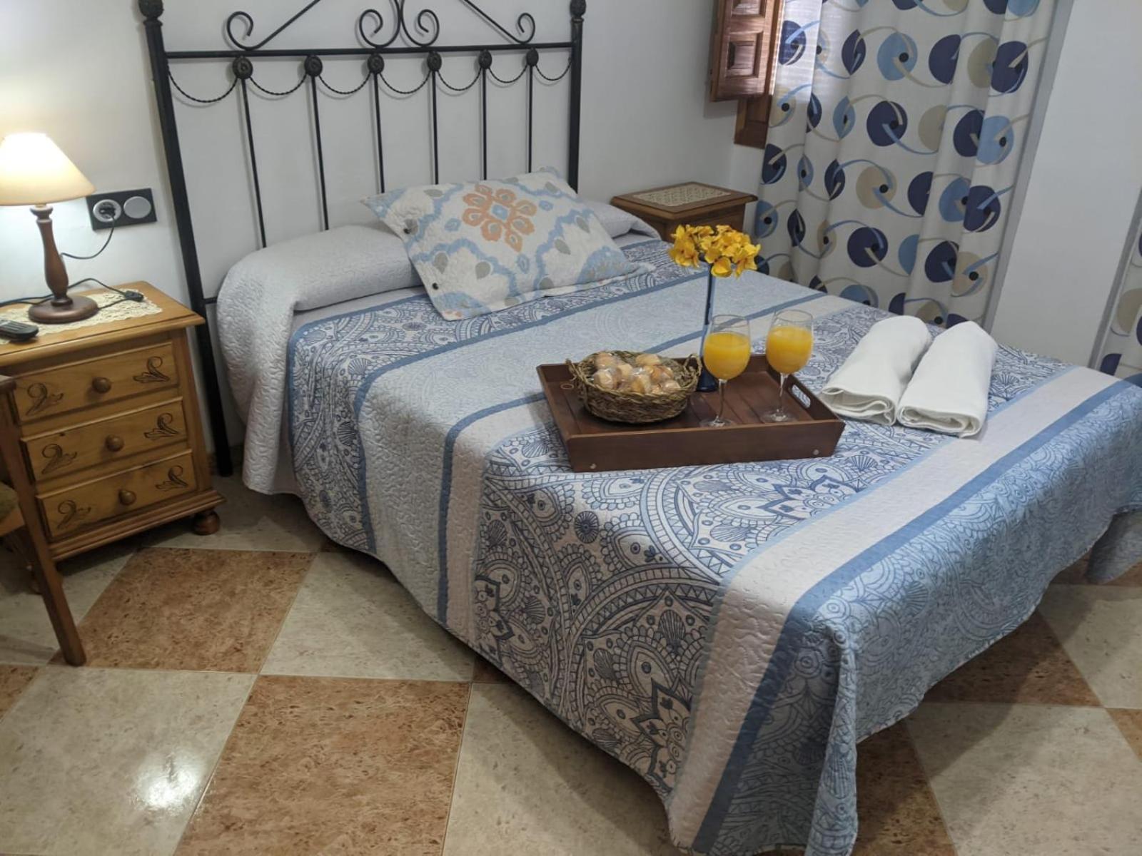Double Room with Mountain View - Photo 8